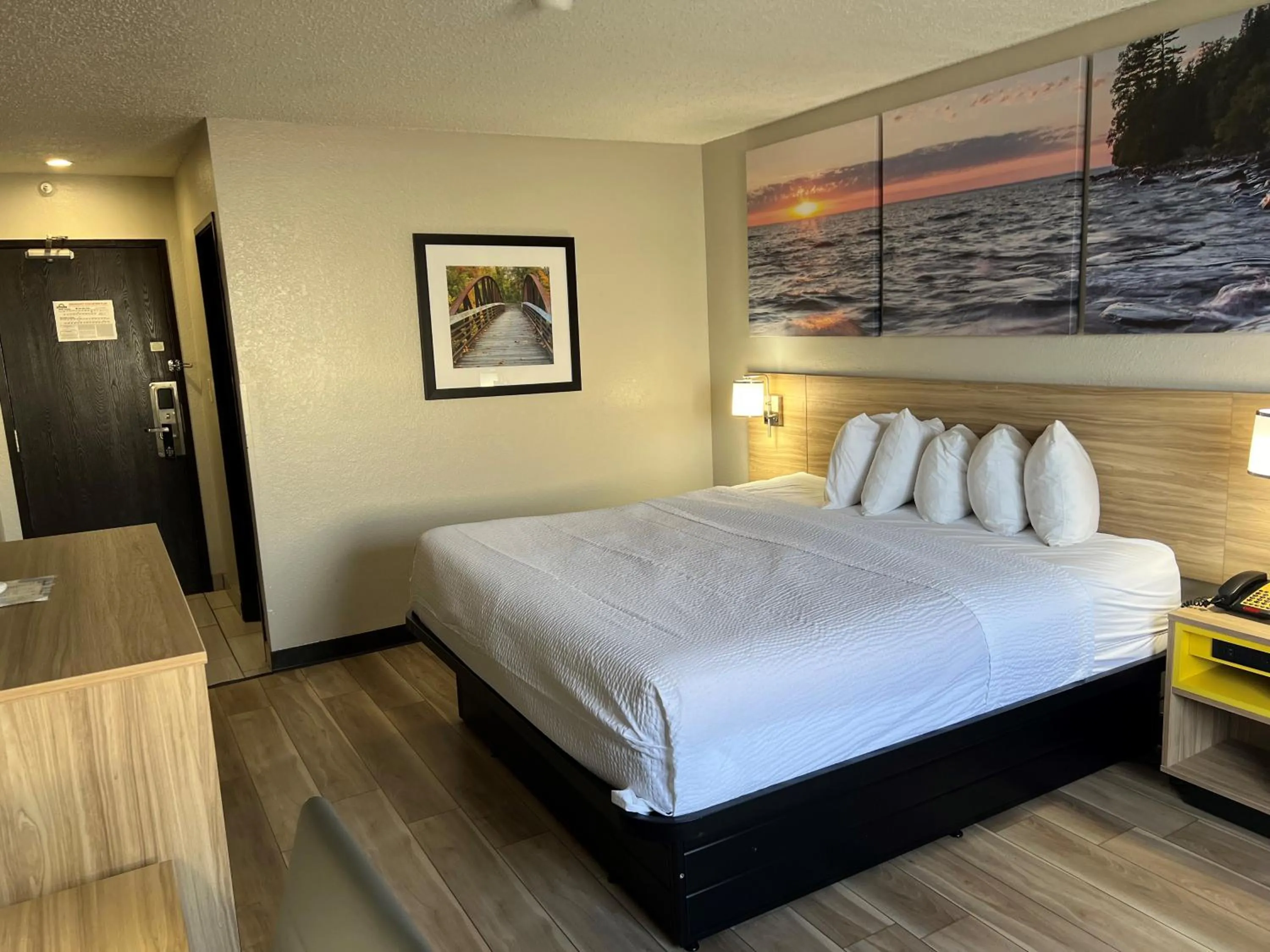 Bed in Days Inn by Wyndham Miami