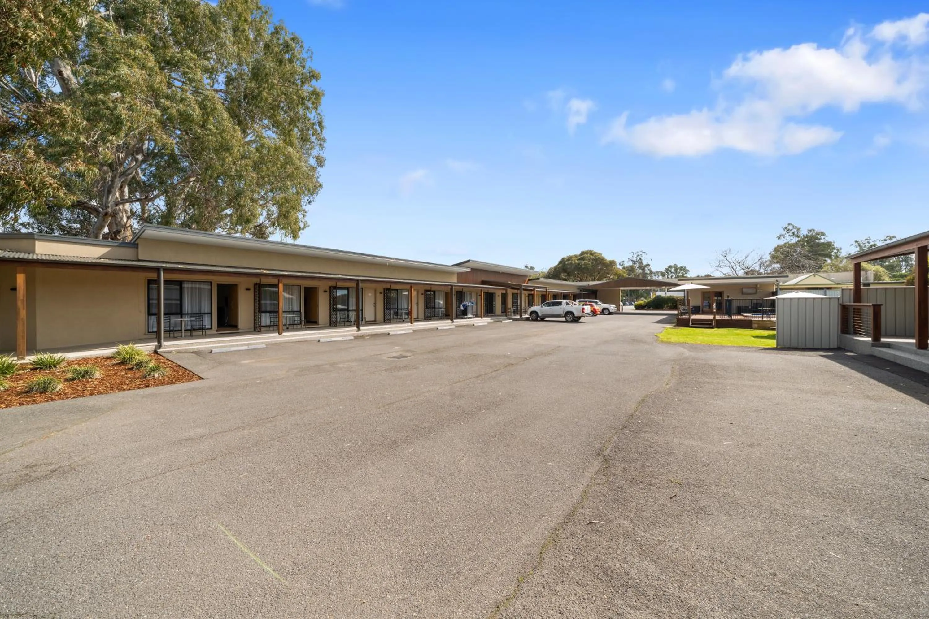 Parking in New Crossing Place Motel