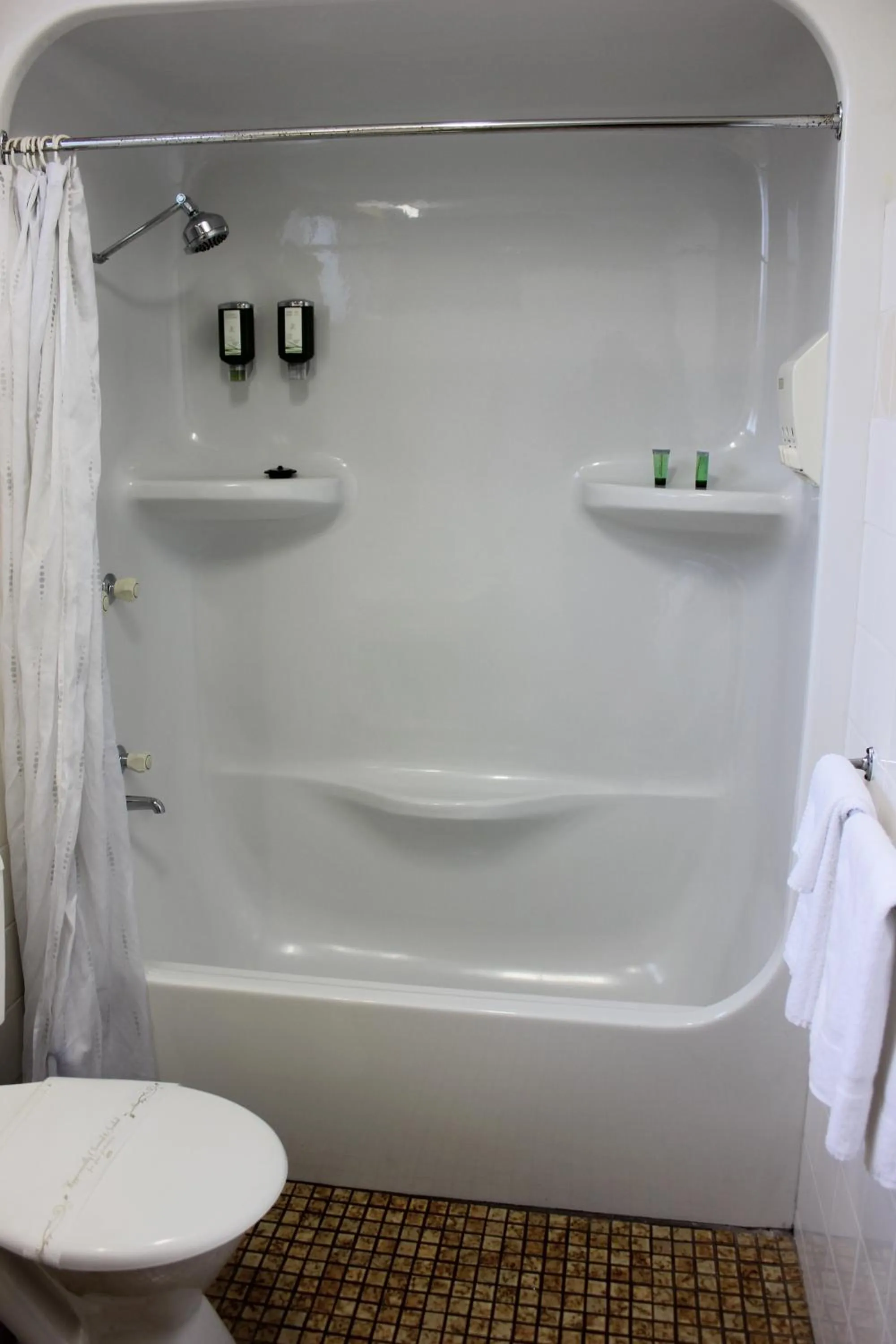 Shower in Colac Mid City Motor Inn