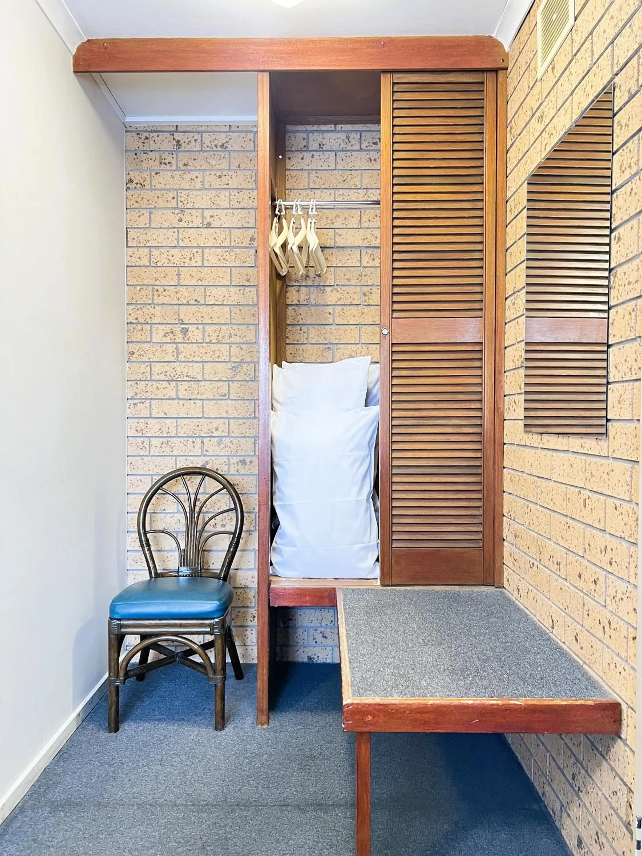 wardrobe in Colac Mid City Motor Inn