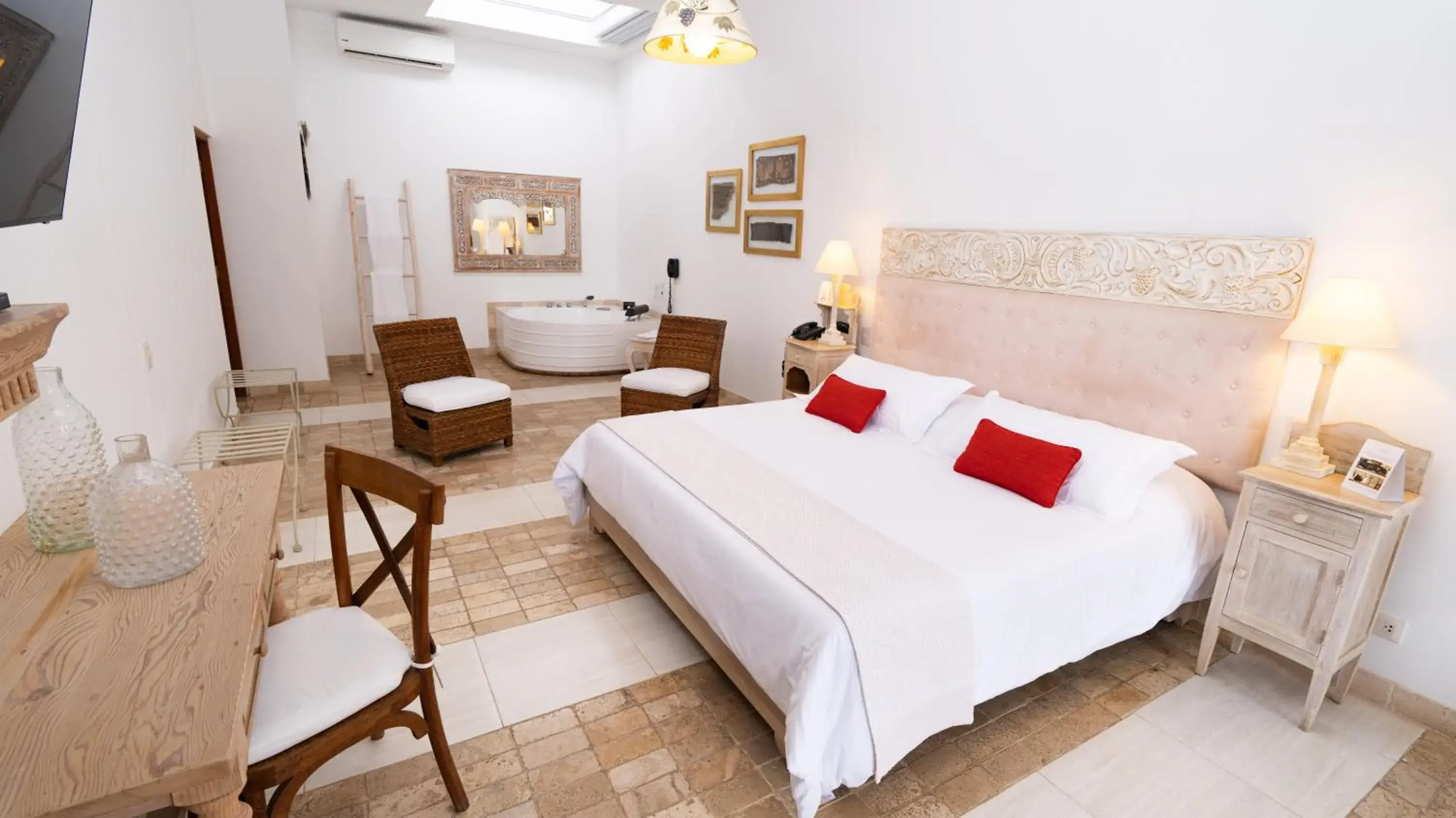 King Suite with Pool View in Hotel Viñas Queirolo King Suite with Pool View in Hotel Viñas Queirolo