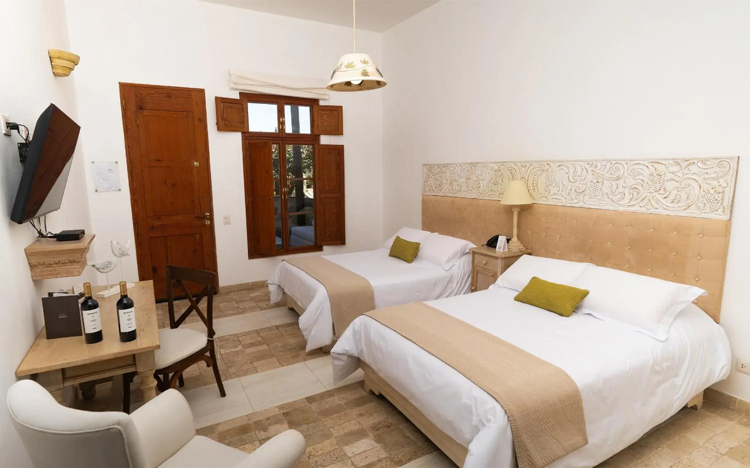 Superior Twin Room with Pool View in Hotel Viñas Queirolo Superior Twin Room with Pool View in Hotel Viñas Queirolo