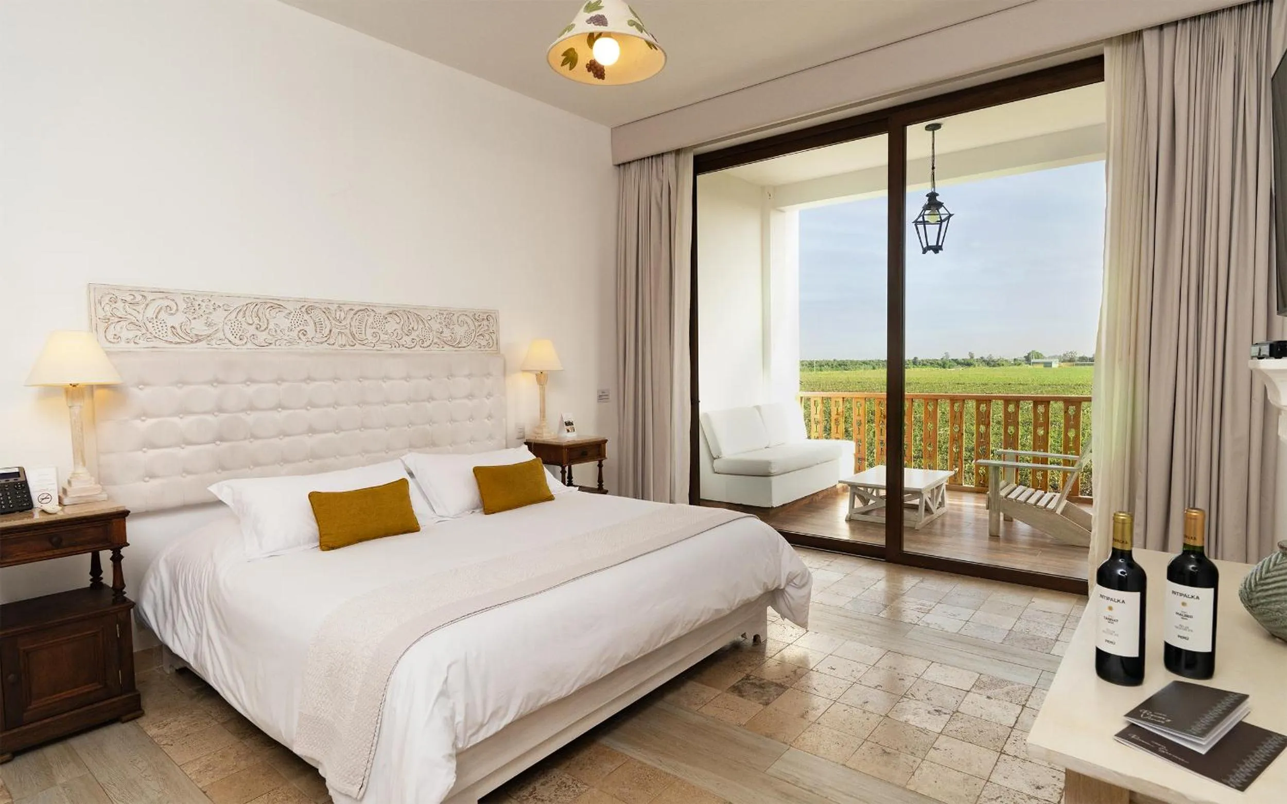 Natural landscape, Bed in Hotel Viñas Queirolo