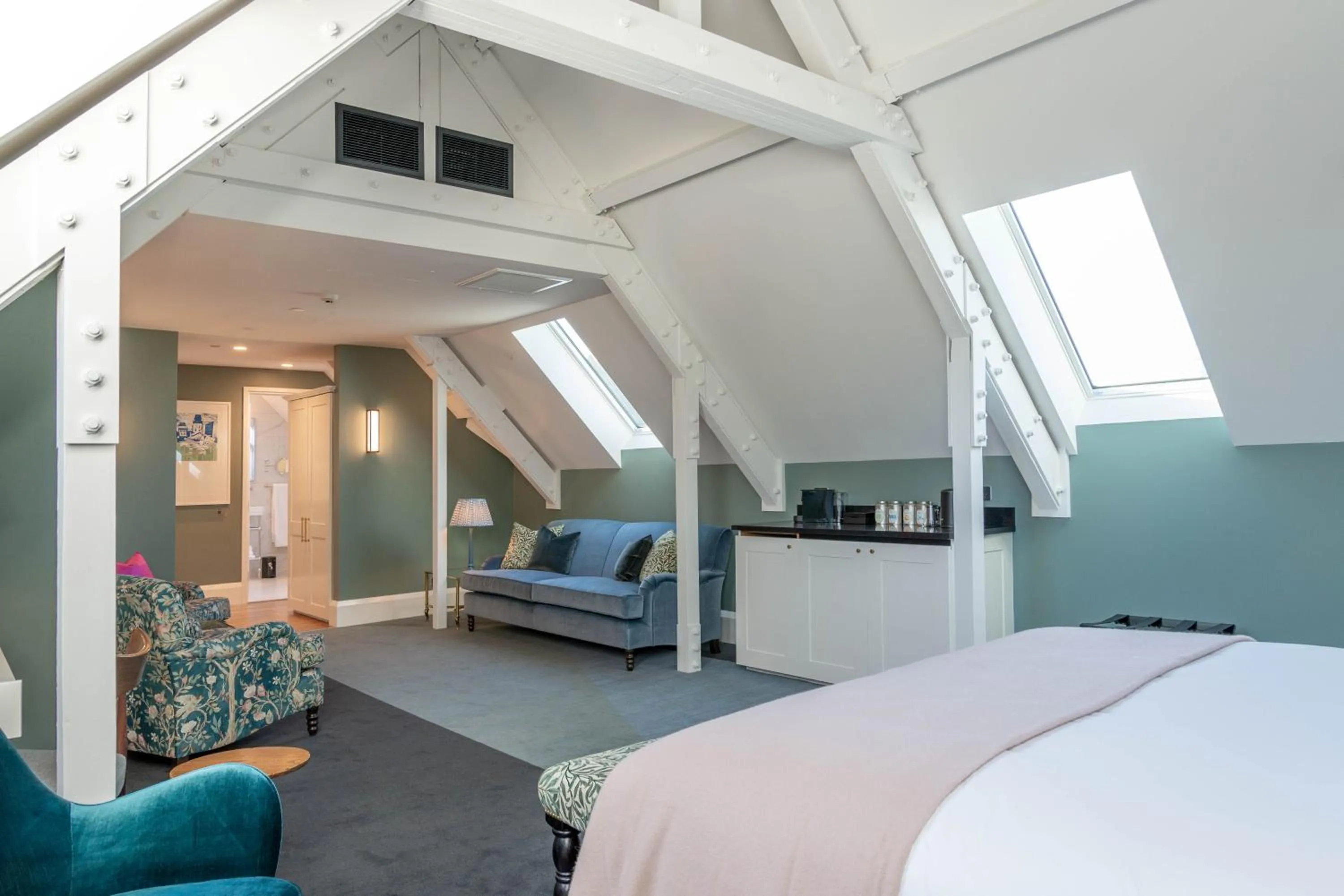 Seating area, Bed in The Observatory Hotel Christchurch