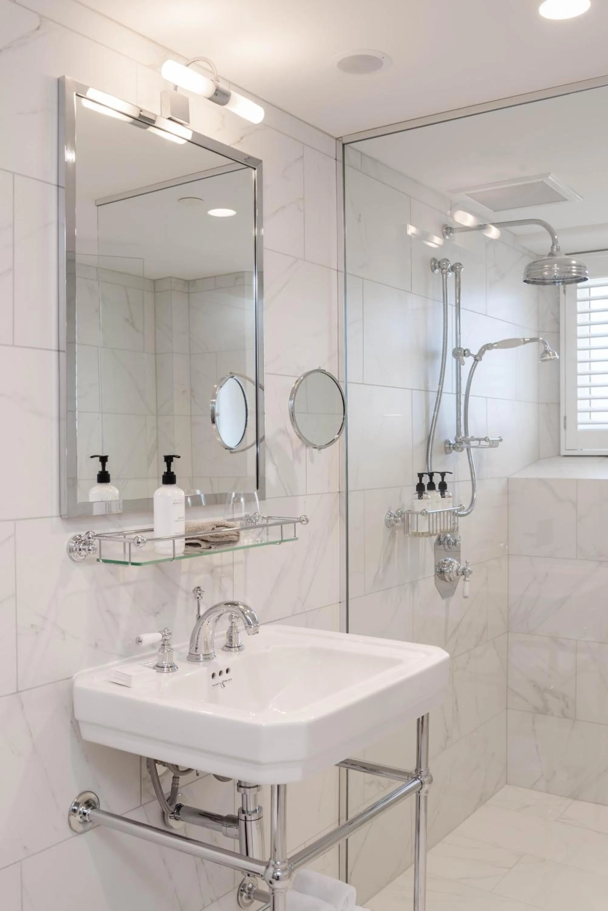 Shower in The Observatory Hotel Christchurch