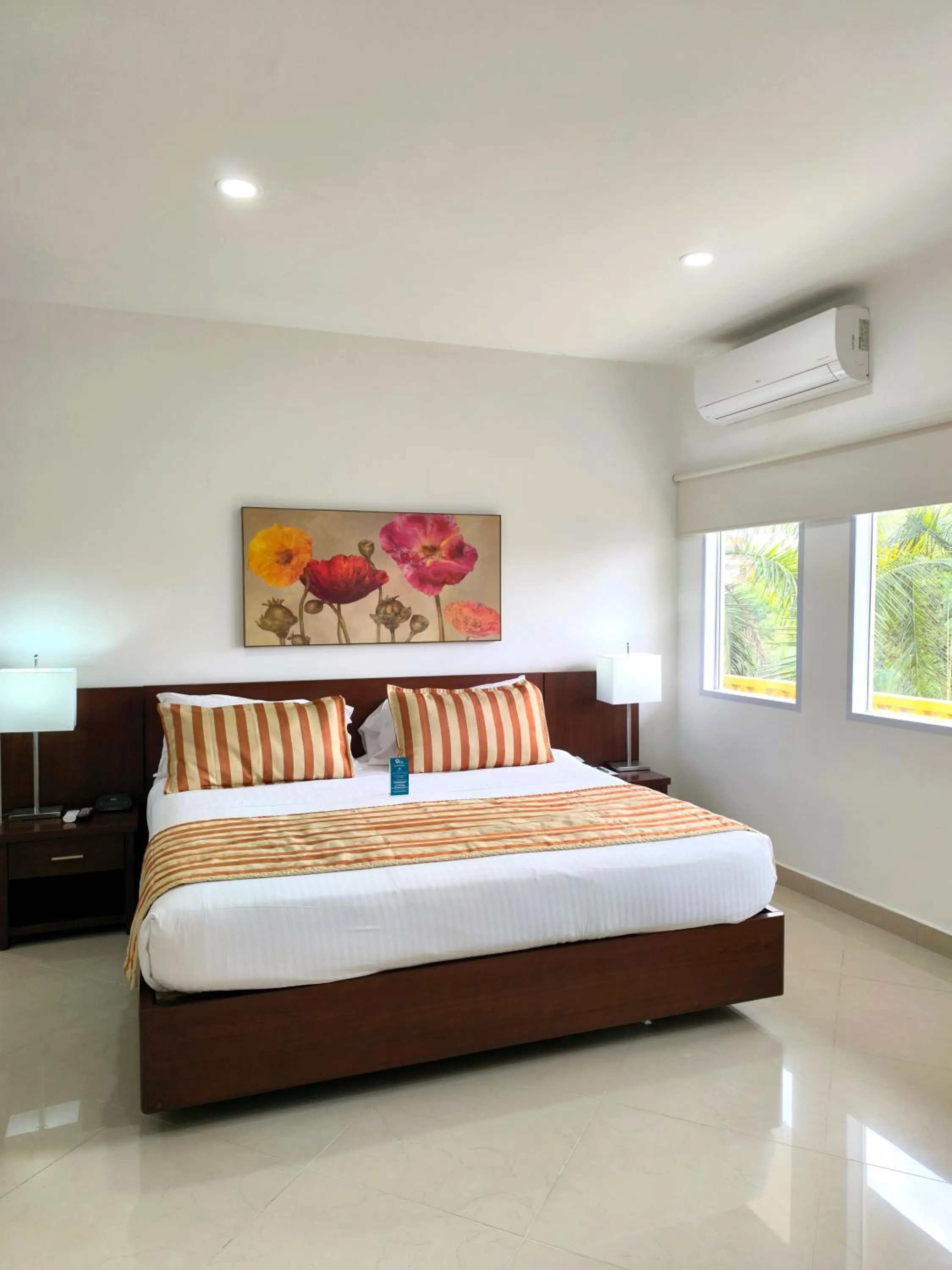 Property building, Bed in Hotel Neiva Plaza