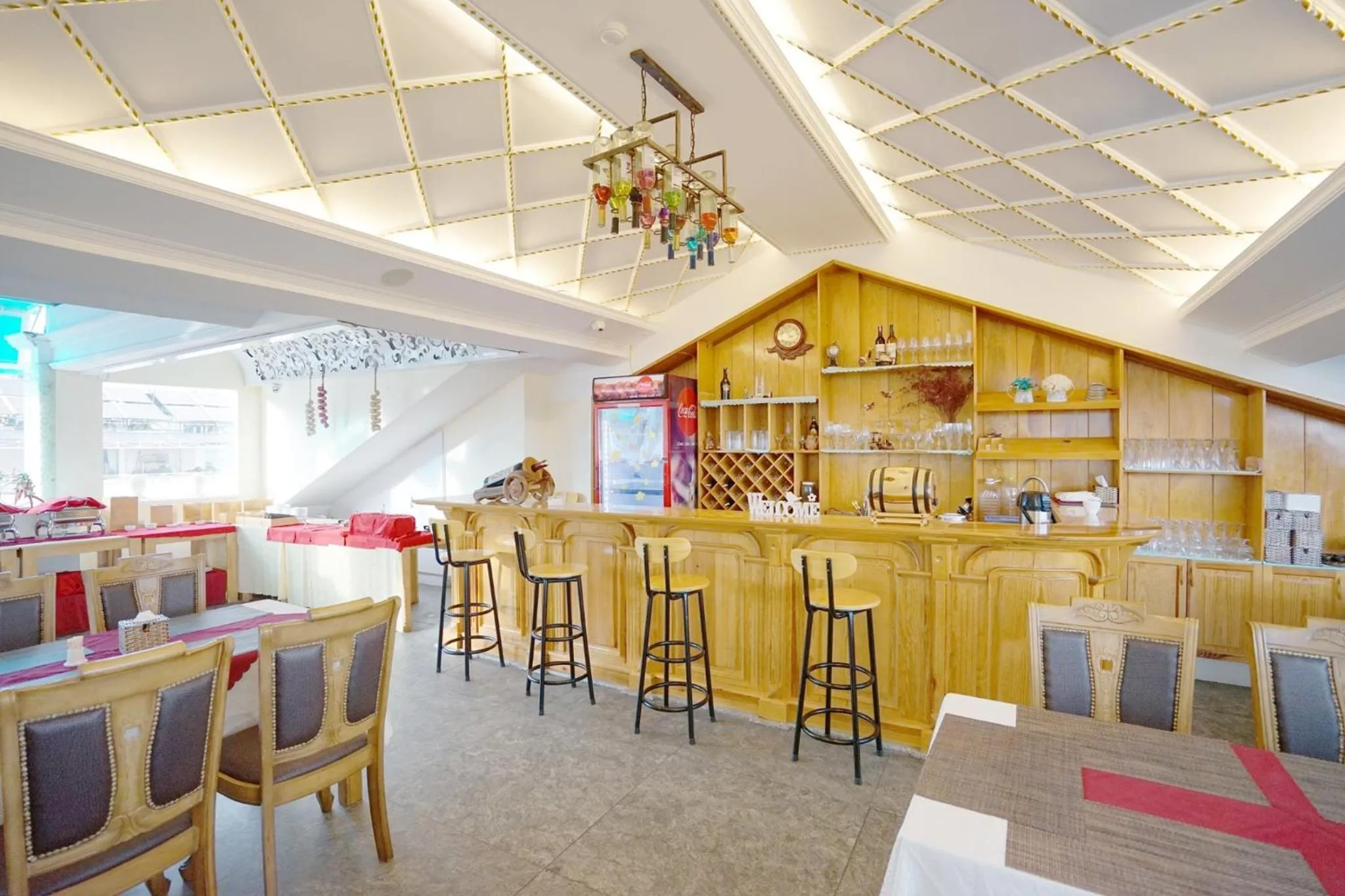 Restaurant/places to eat in Dream Luxury Hotel