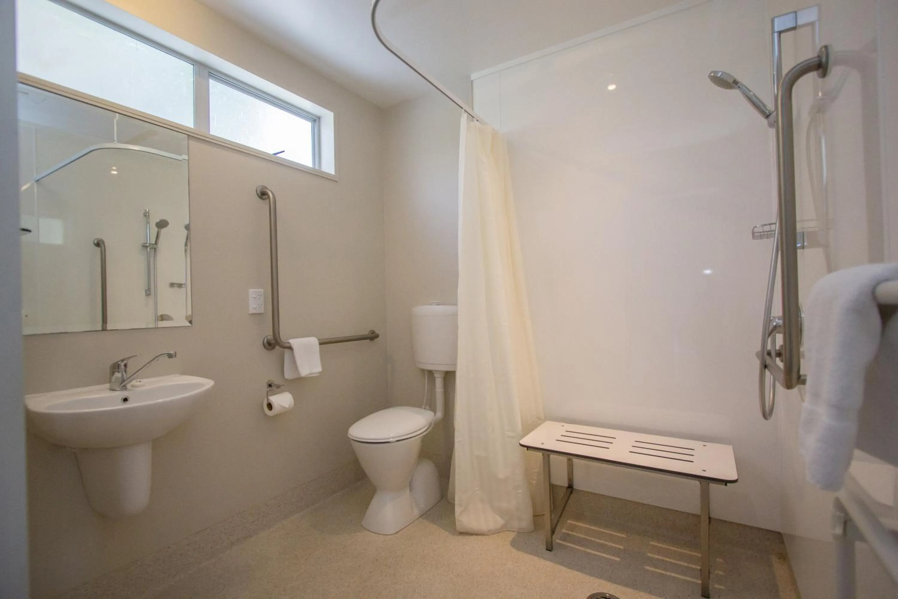 Bathroom in Greyfriars Motel