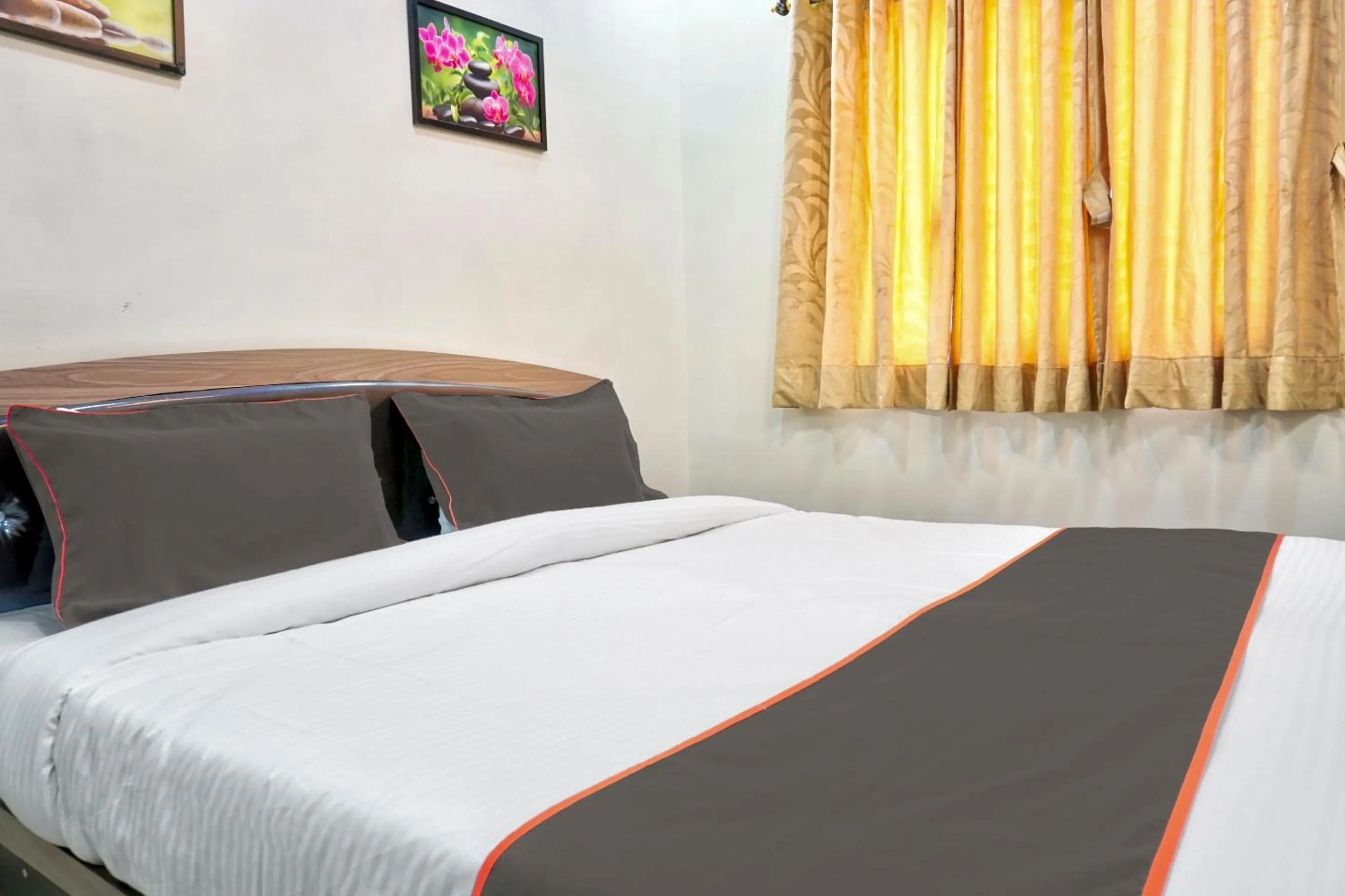 Bedroom in Hotel O Vardhan Executive