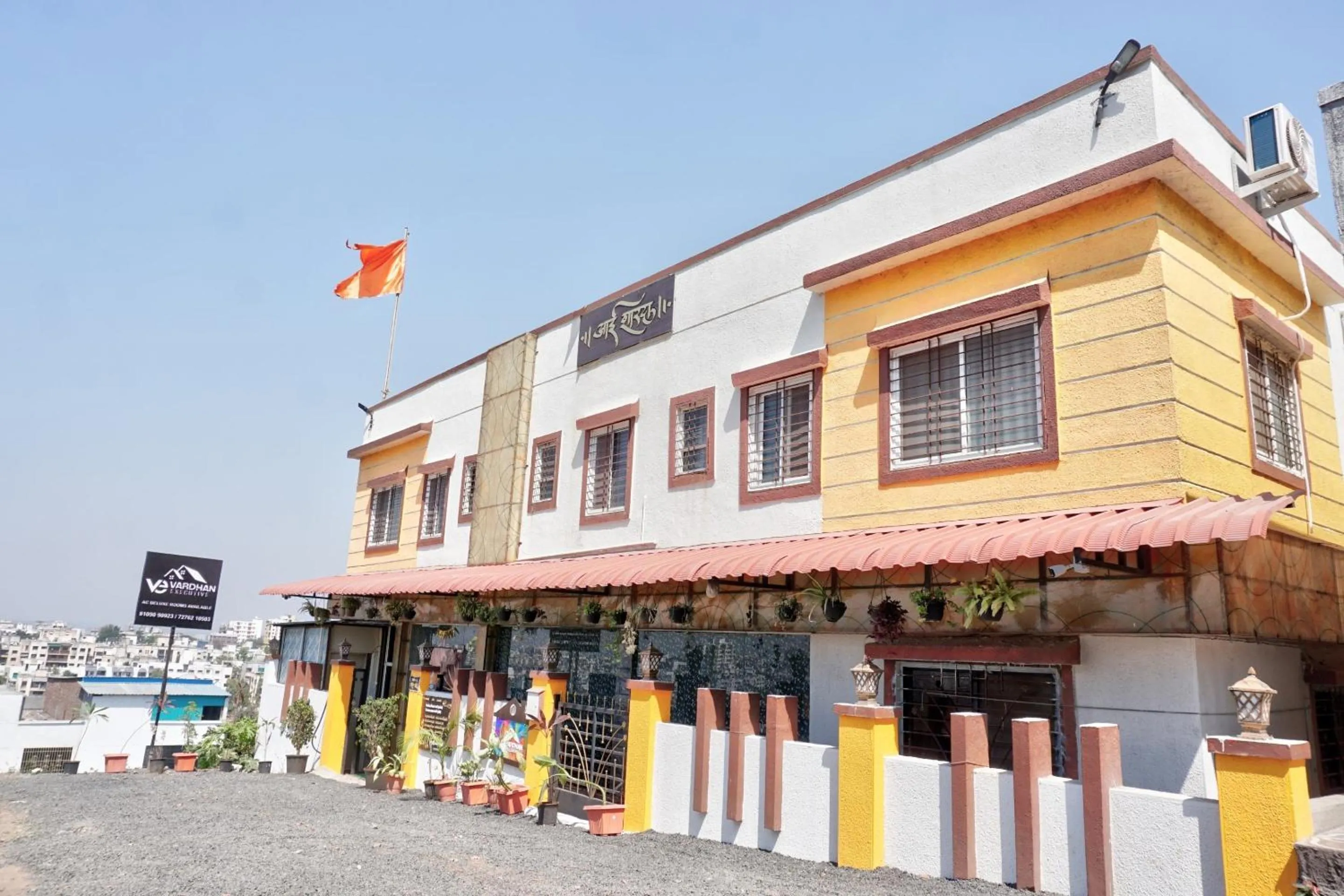Facade/entrance in Hotel O Vardhan Executive