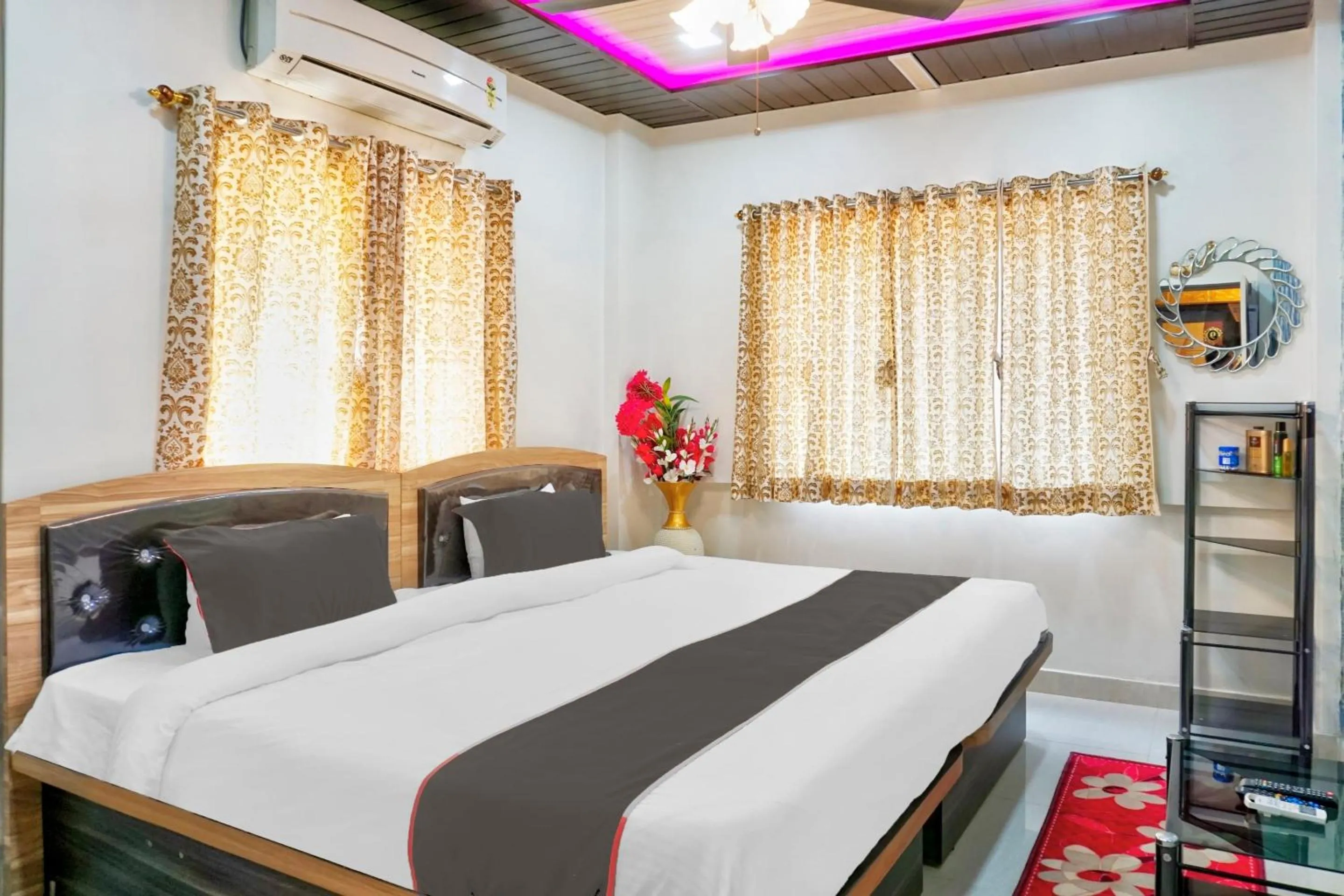 Bedroom in Hotel O Vardhan Executive