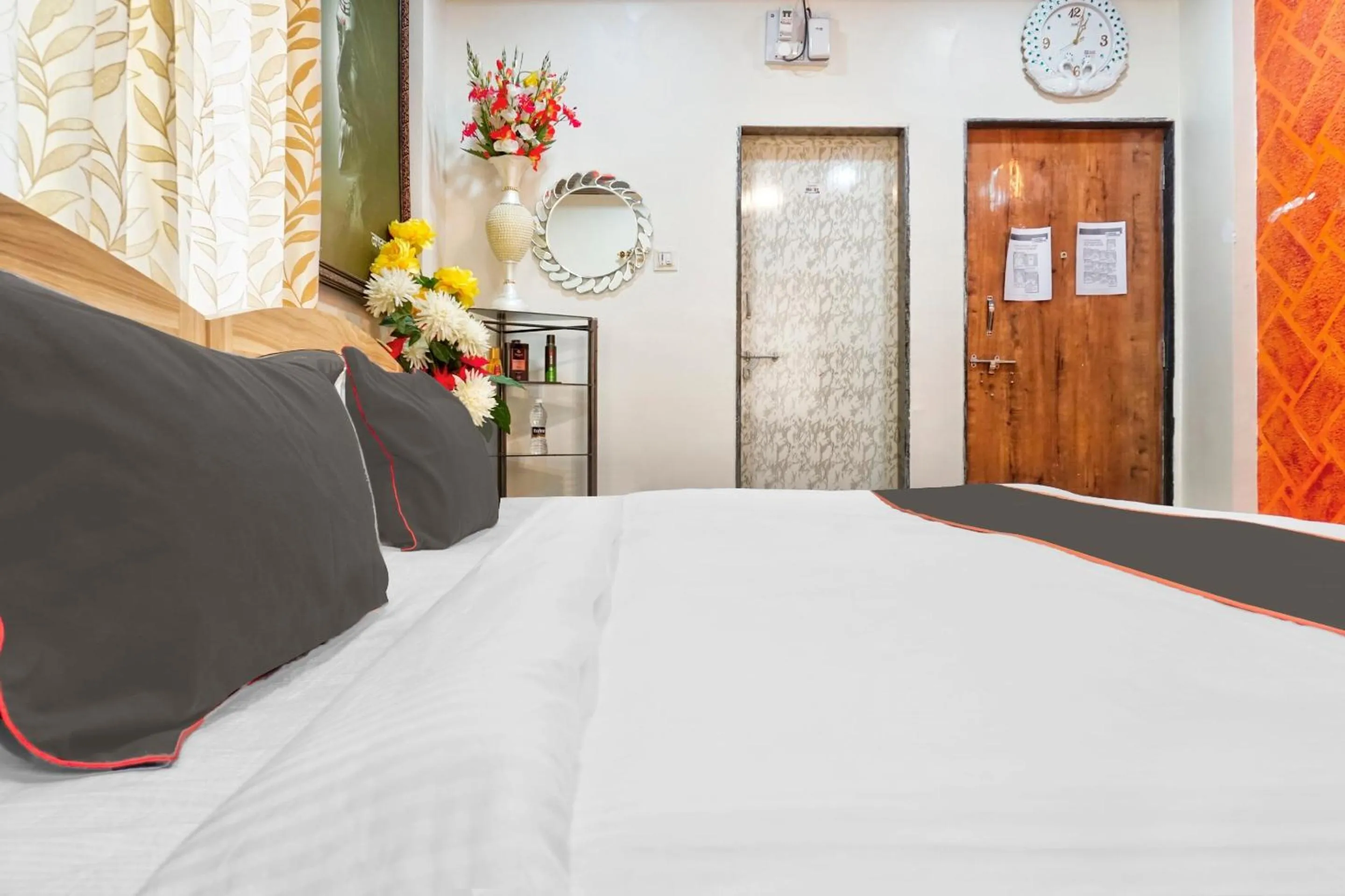 Bedroom in Hotel O Vardhan Executive