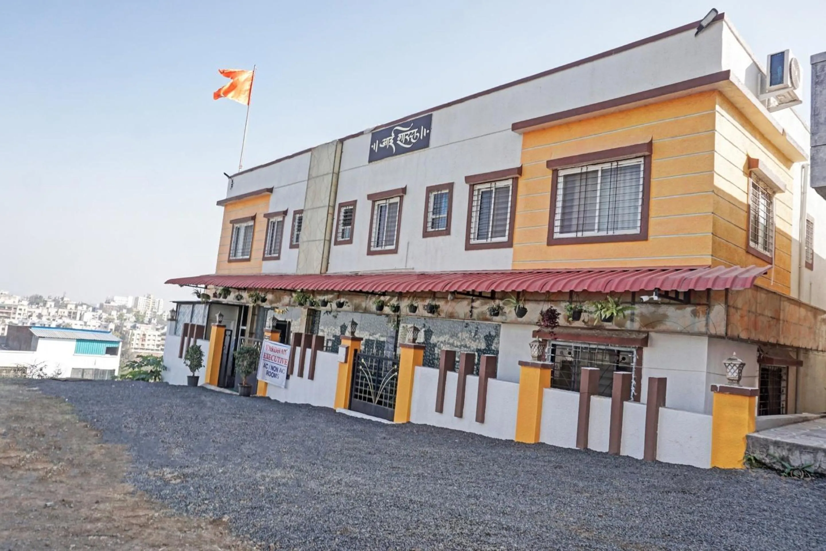 Facade/entrance in Hotel O Vardhan Executive
