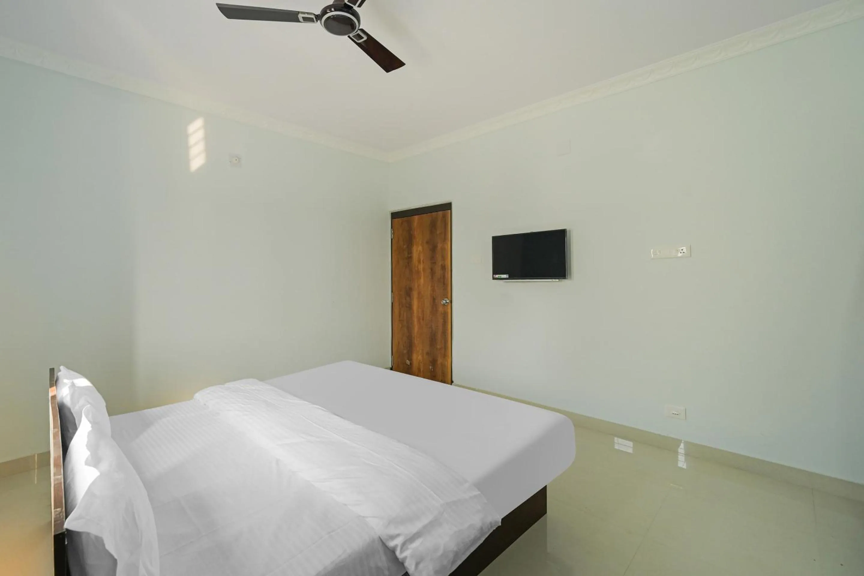 Bedroom, Bed in HOTEL SIGNATURE PREMIUM