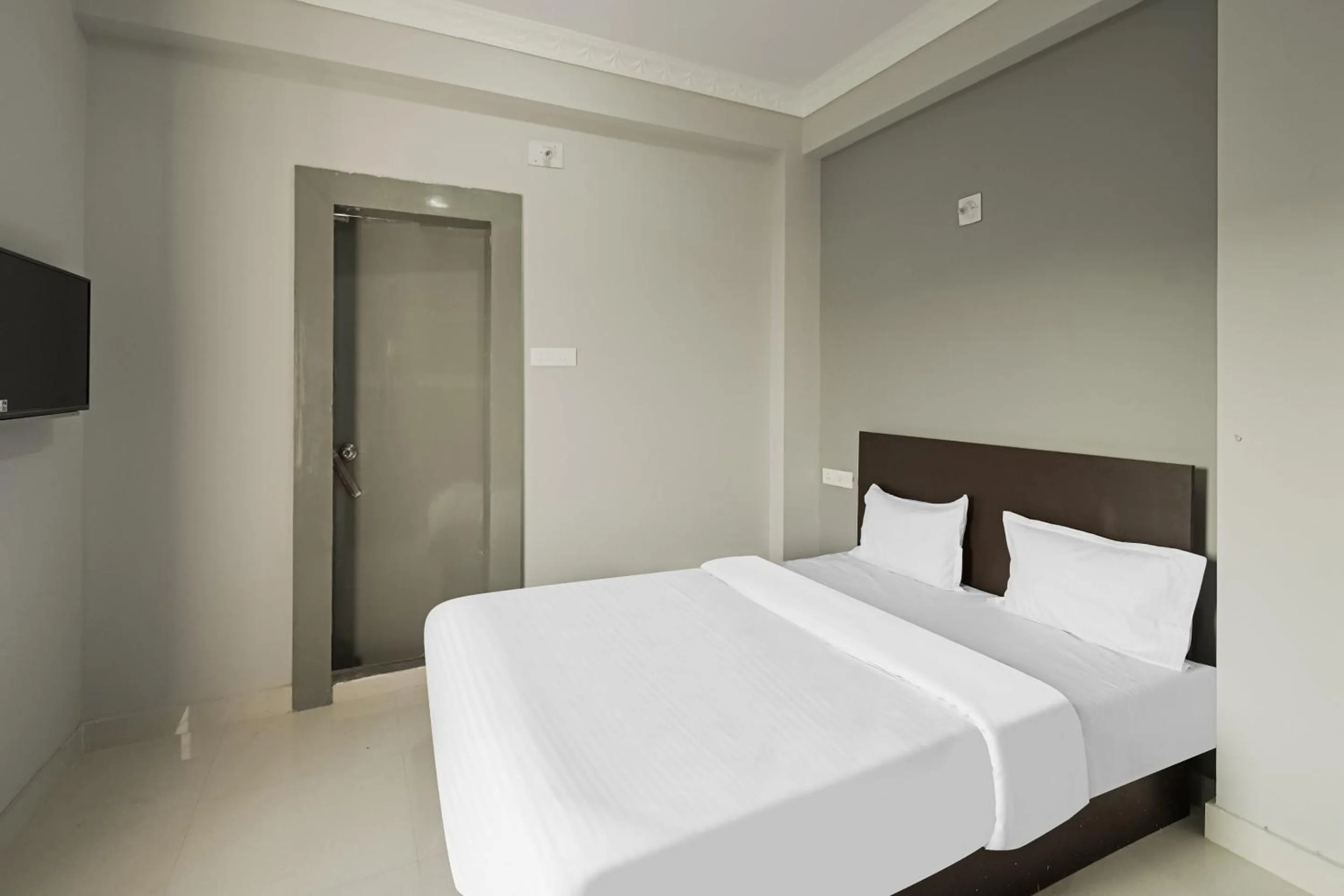 Bedroom, Bed in HOTEL SIGNATURE PREMIUM
