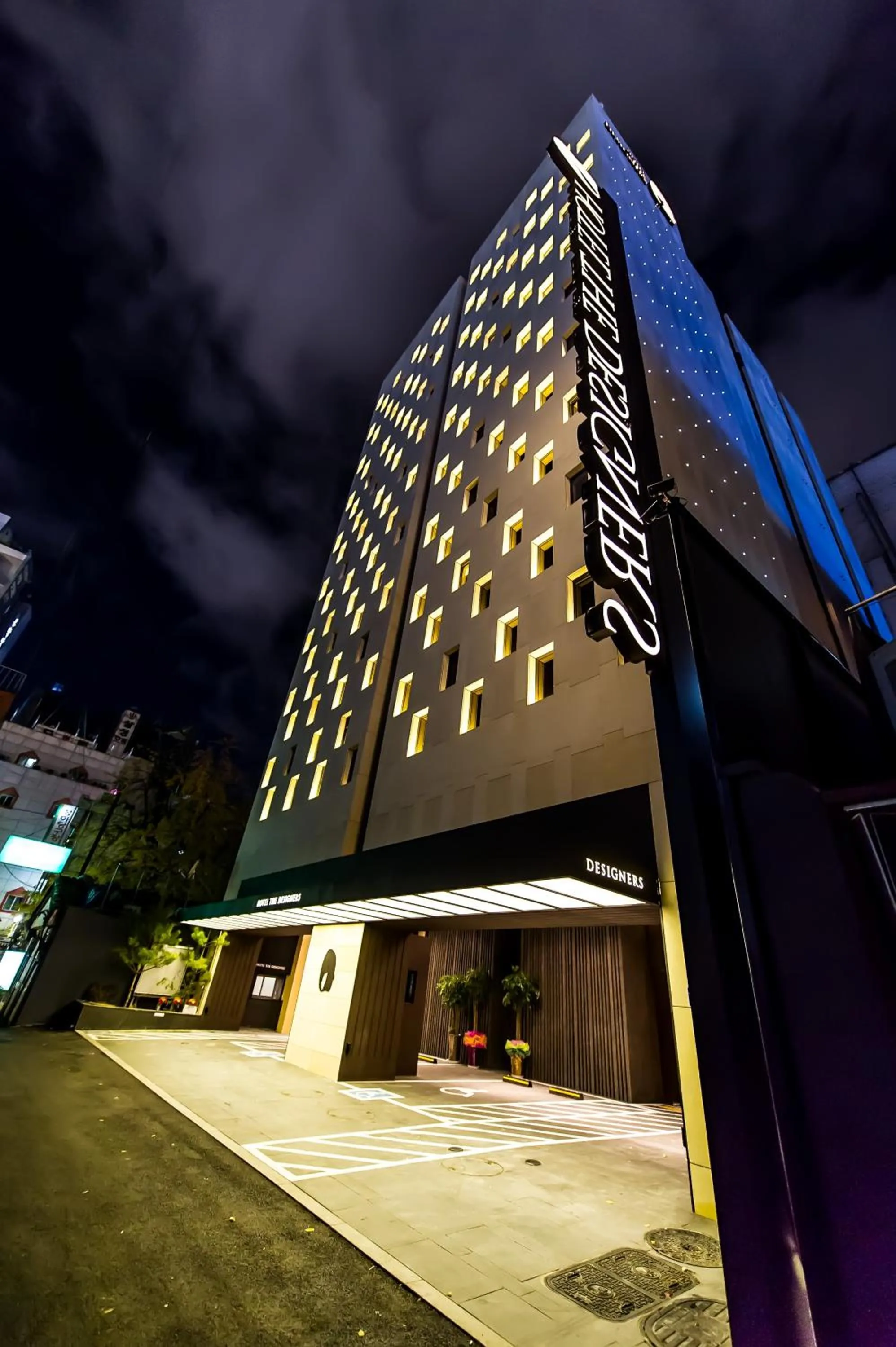 Facade/entrance in Hotel The Designers Jongro