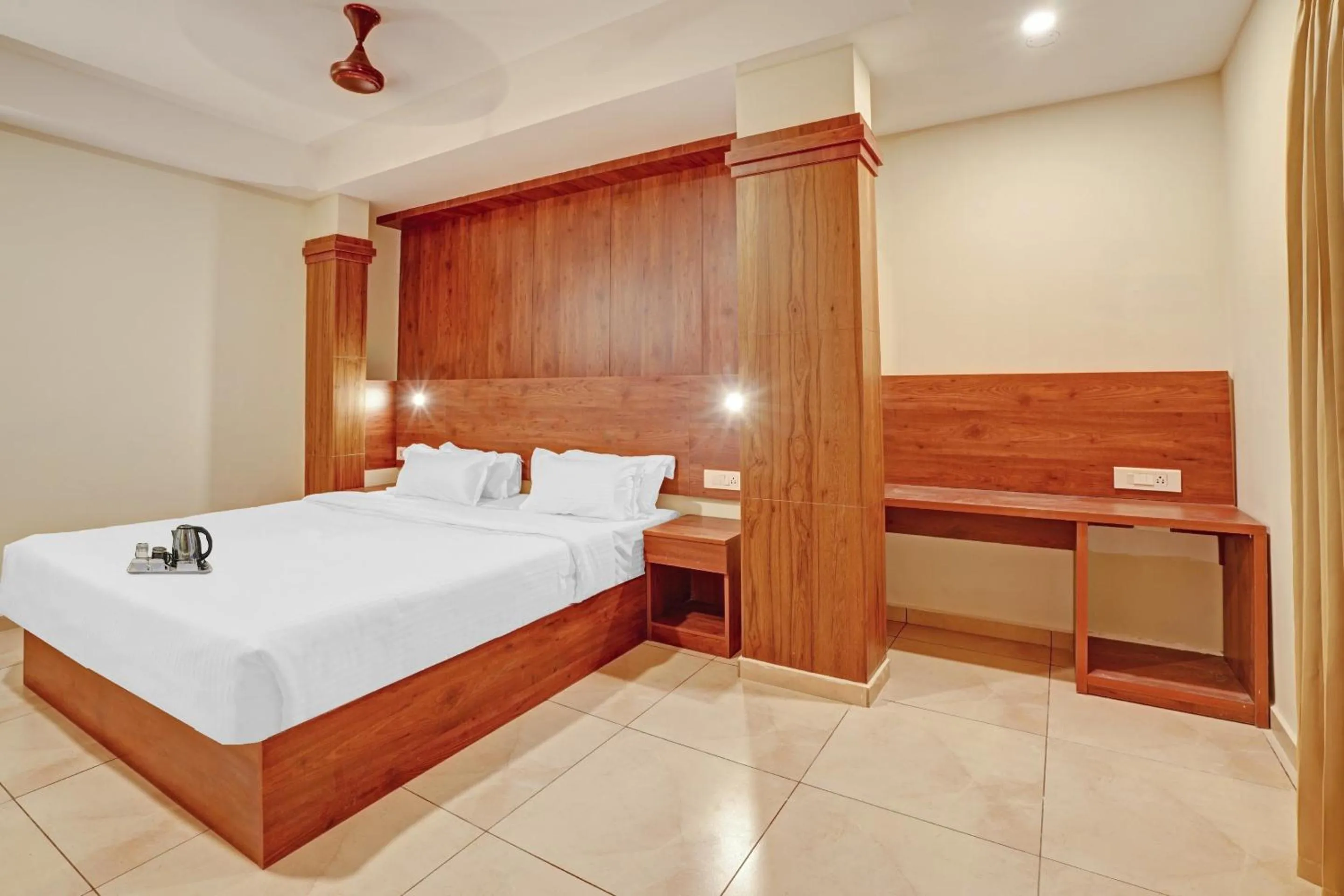 Bedroom, Bed in Super Townhouse Edasserys Sea Pearl