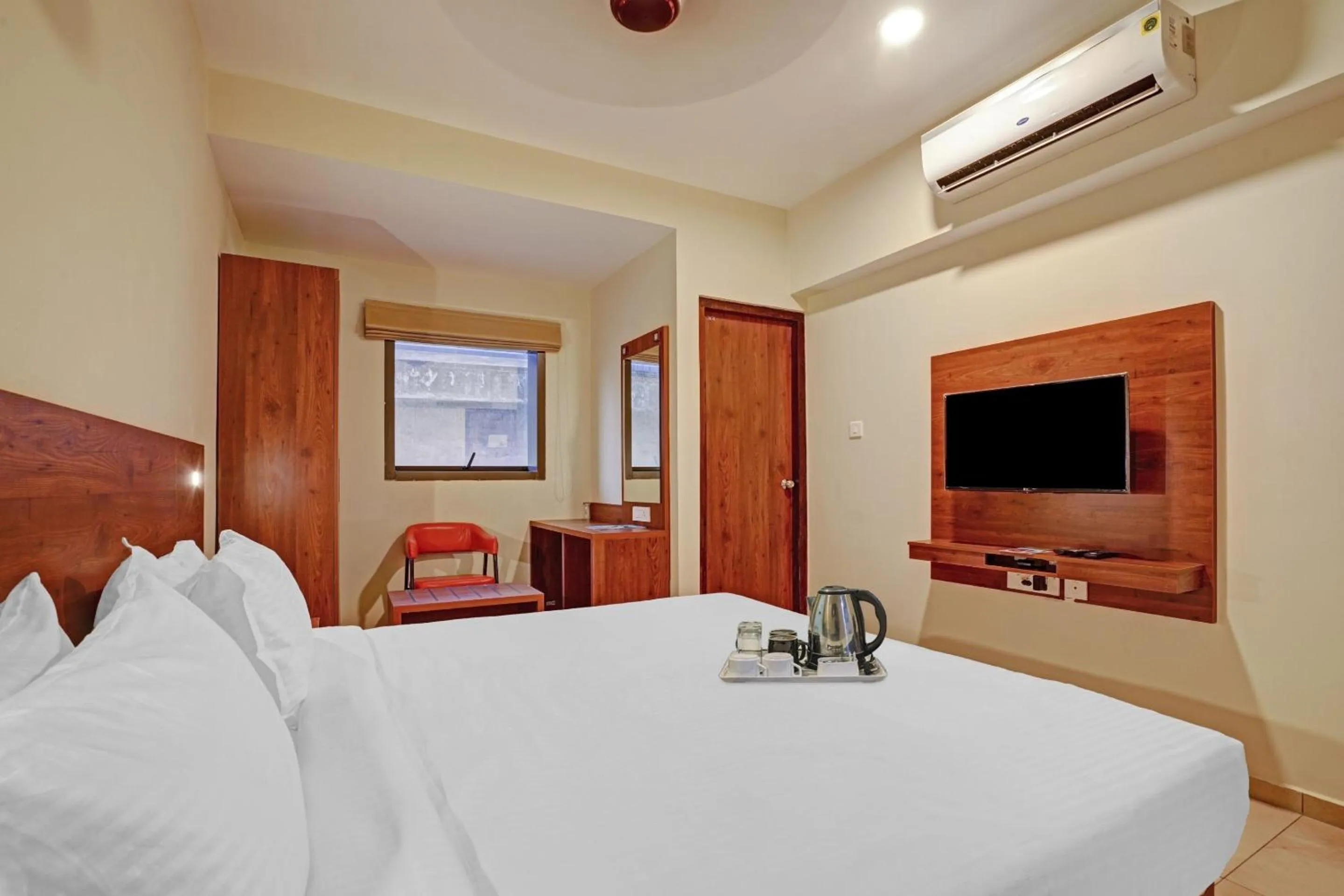 Bedroom, Bed in Super Townhouse Edasserys Sea Pearl