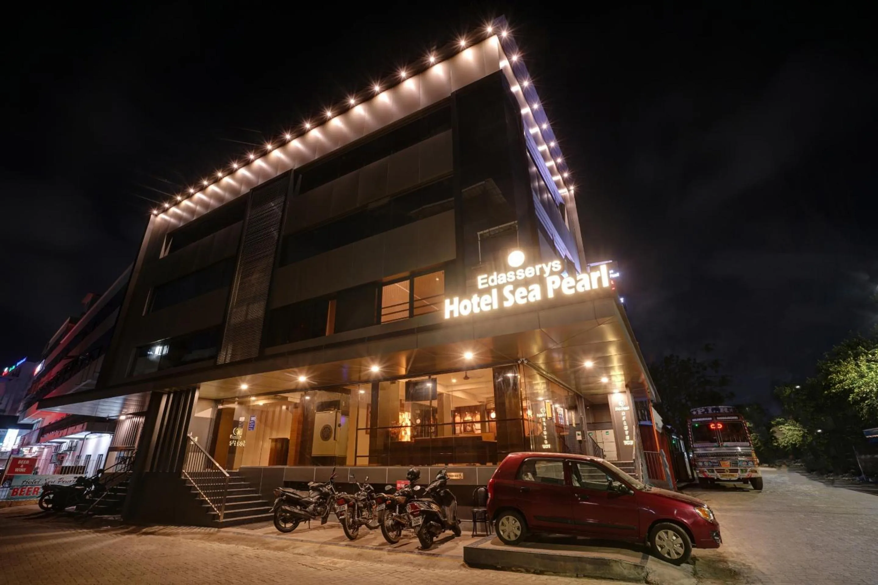 Facade/entrance in Super Townhouse Edasserys Sea Pearl