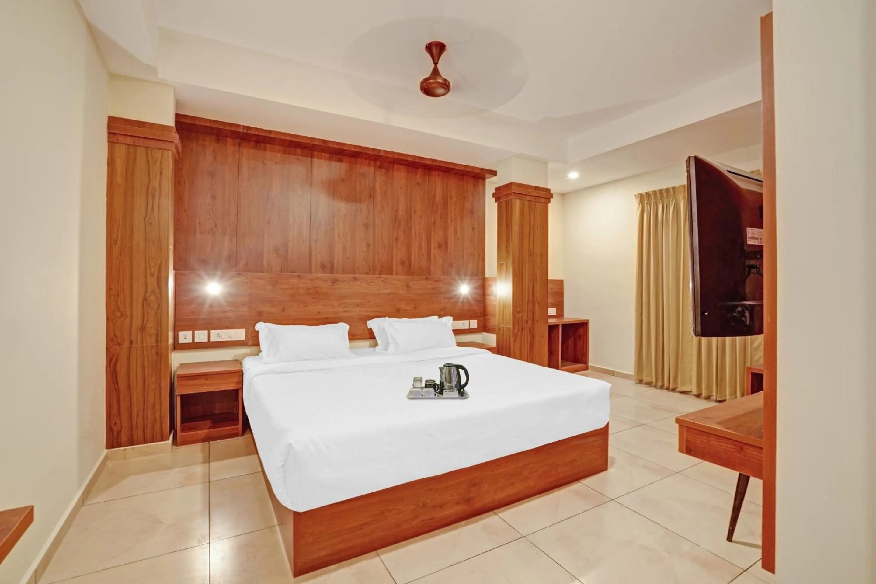 Bedroom, Bed in Super Townhouse Edasserys Sea Pearl