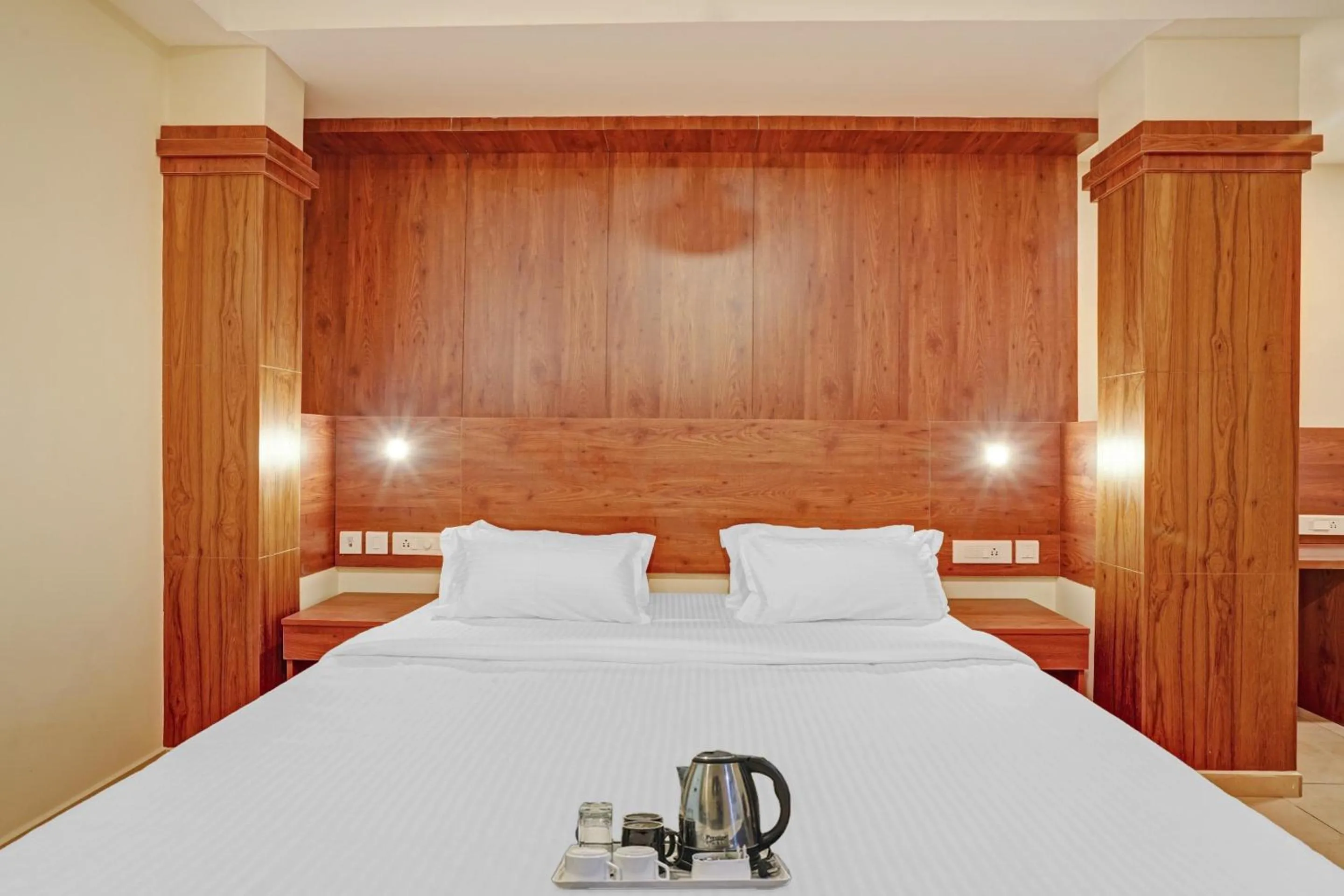 Bedroom, Bed in Super Townhouse Edasserys Sea Pearl