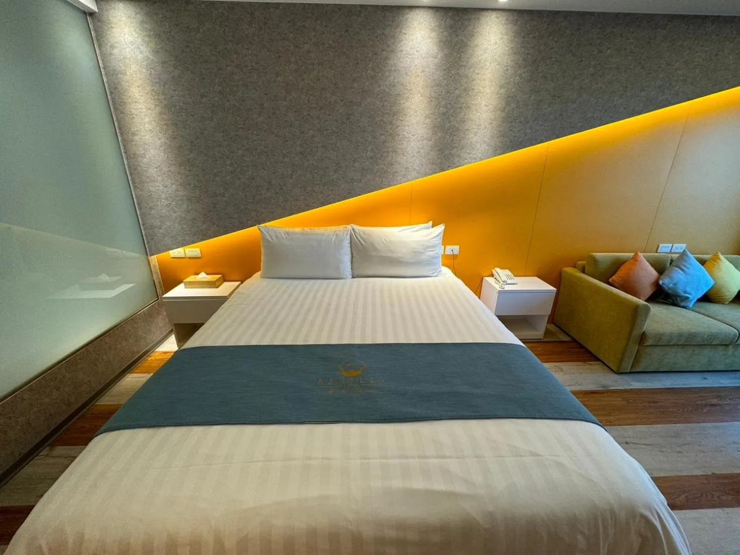 Bedroom, Bed in Bentley Hotel