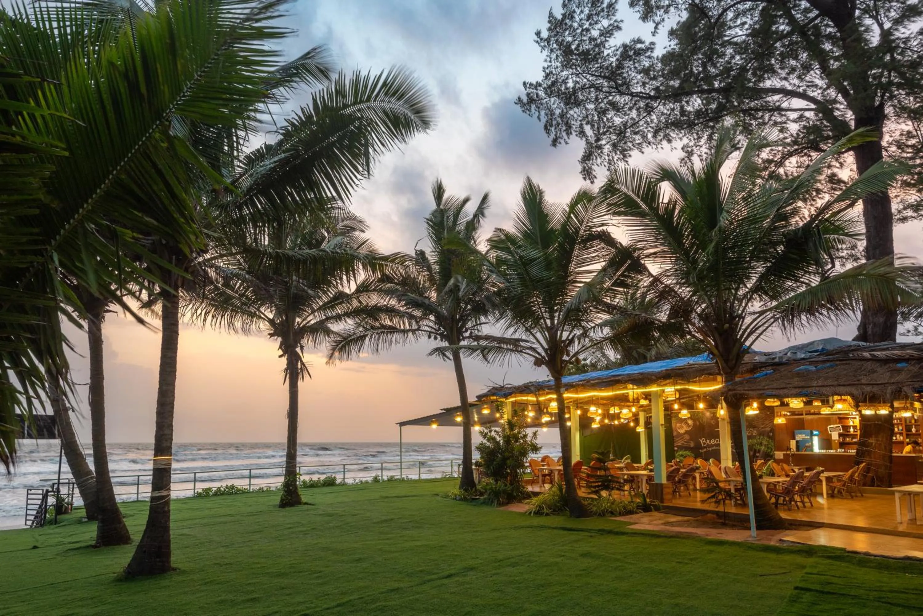 Restaurant/places to eat in Amadi Beach Front Resort