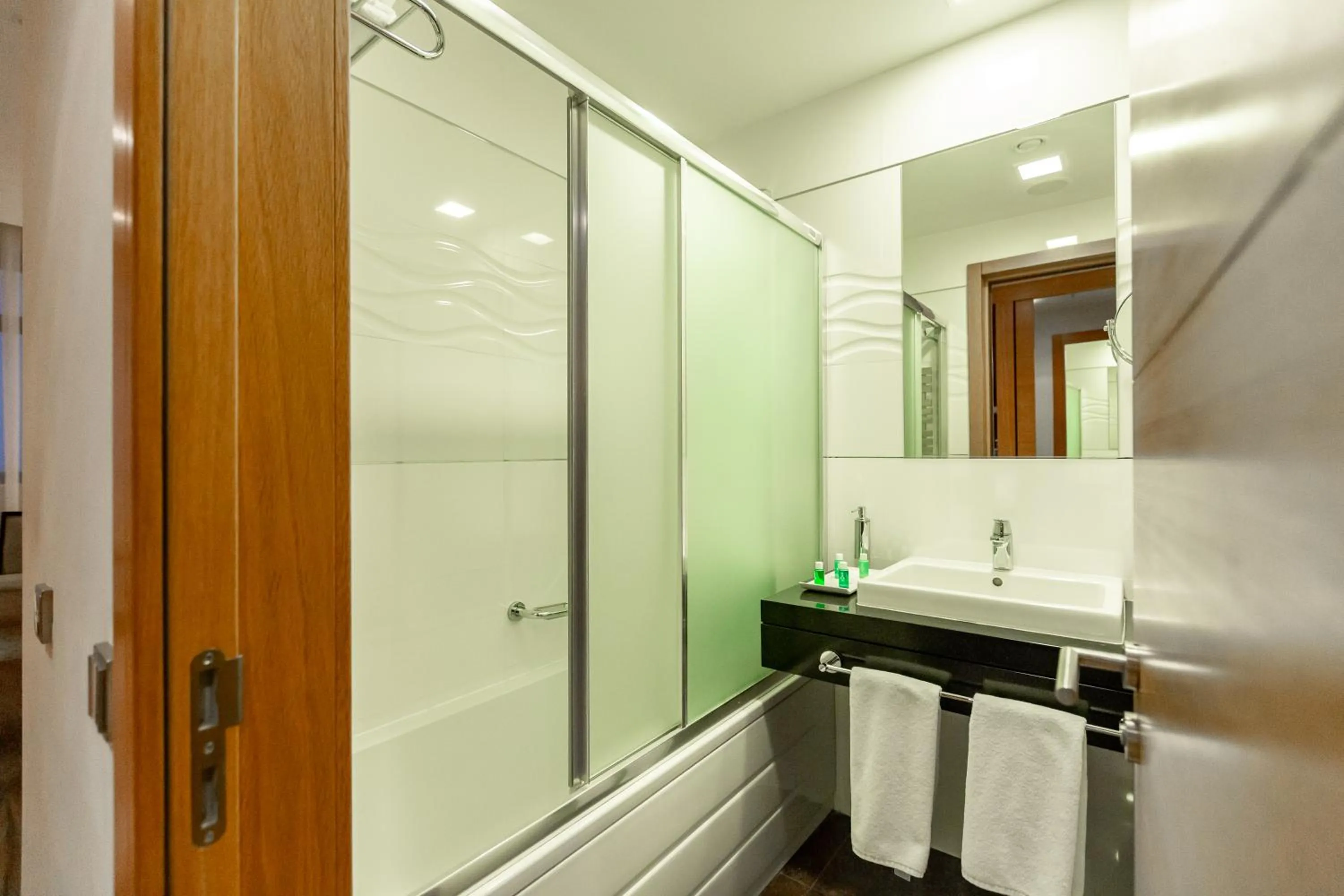 Shower in Zirve Hotel