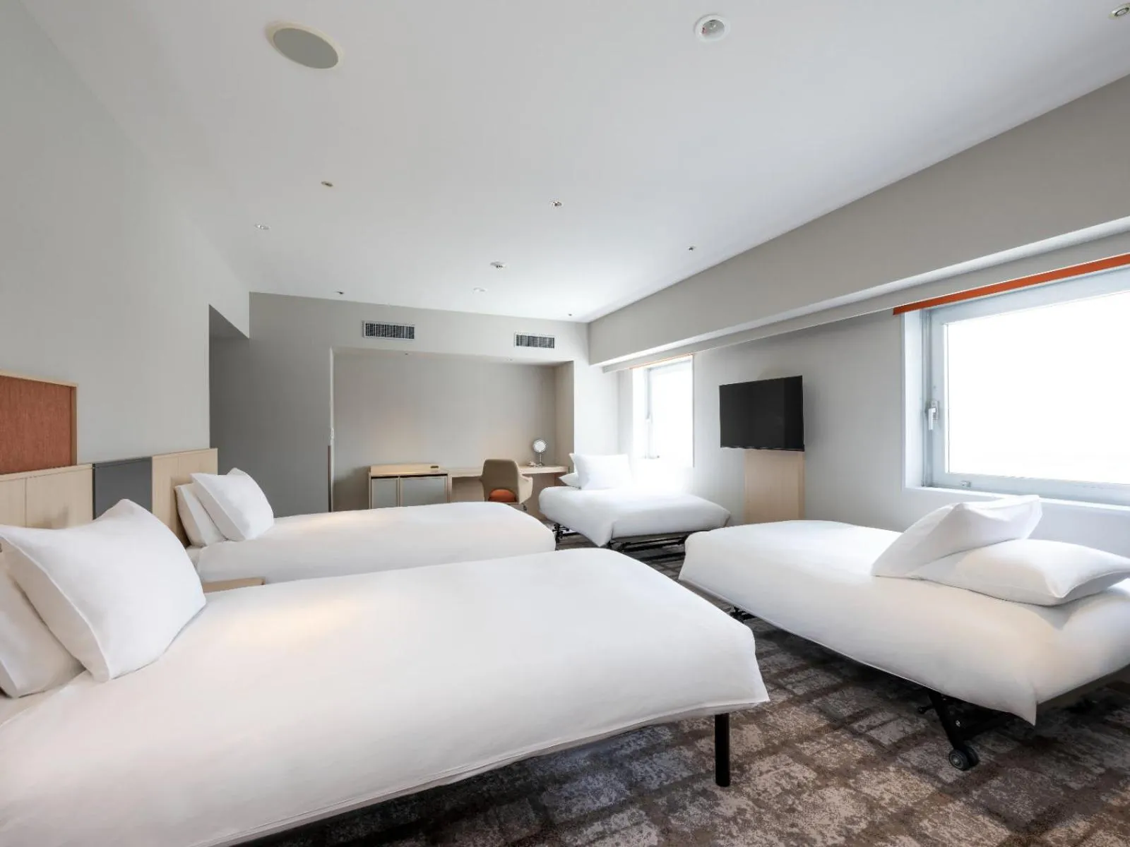 Photo of the whole room, Bed in ANA Crowne Plaza Akita by IHG