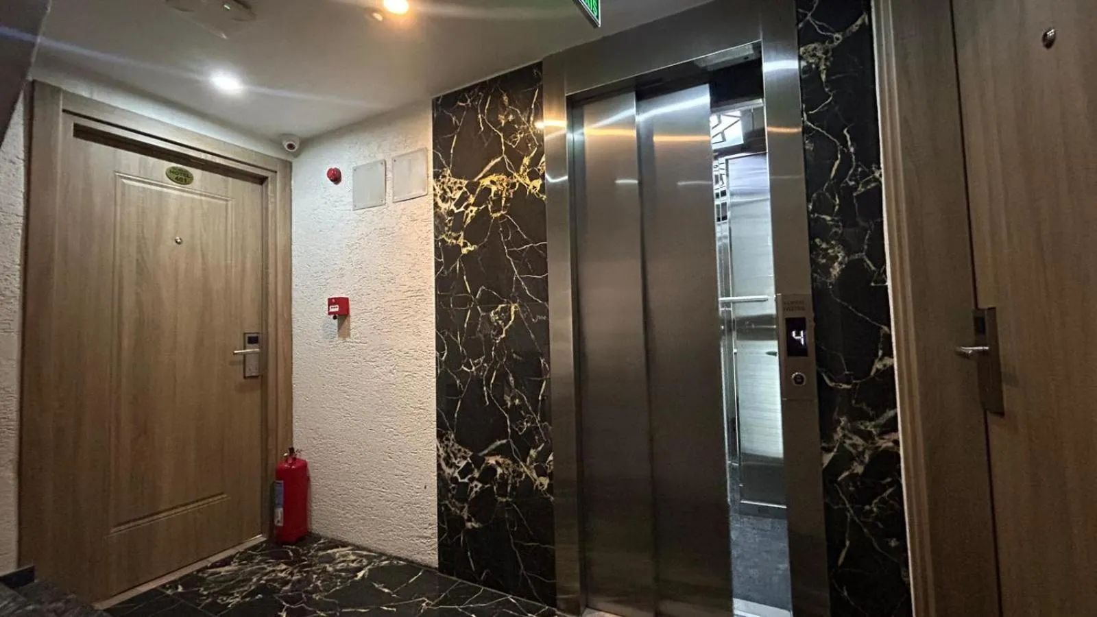 elevator in HOTEL GLOBAL 2022