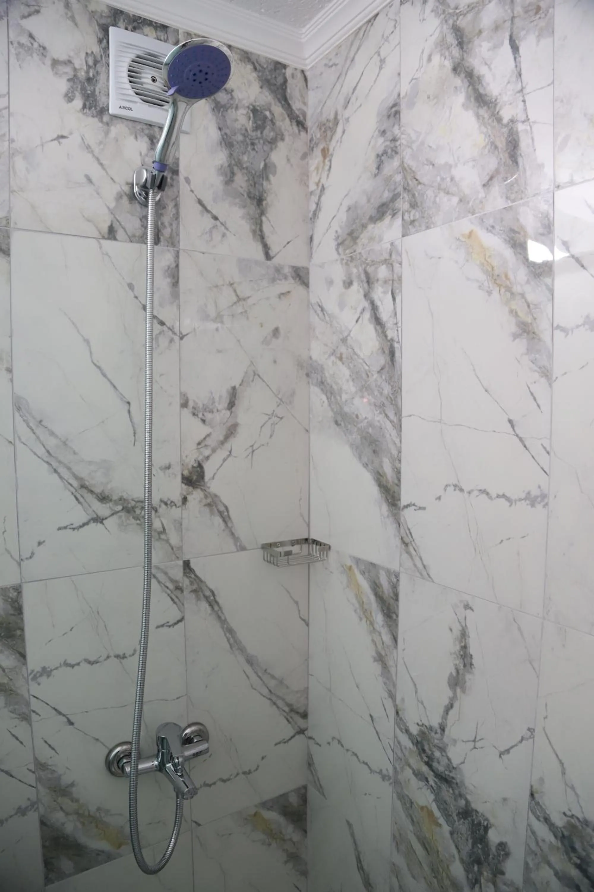 Shower in HOTEL GLOBAL 2022