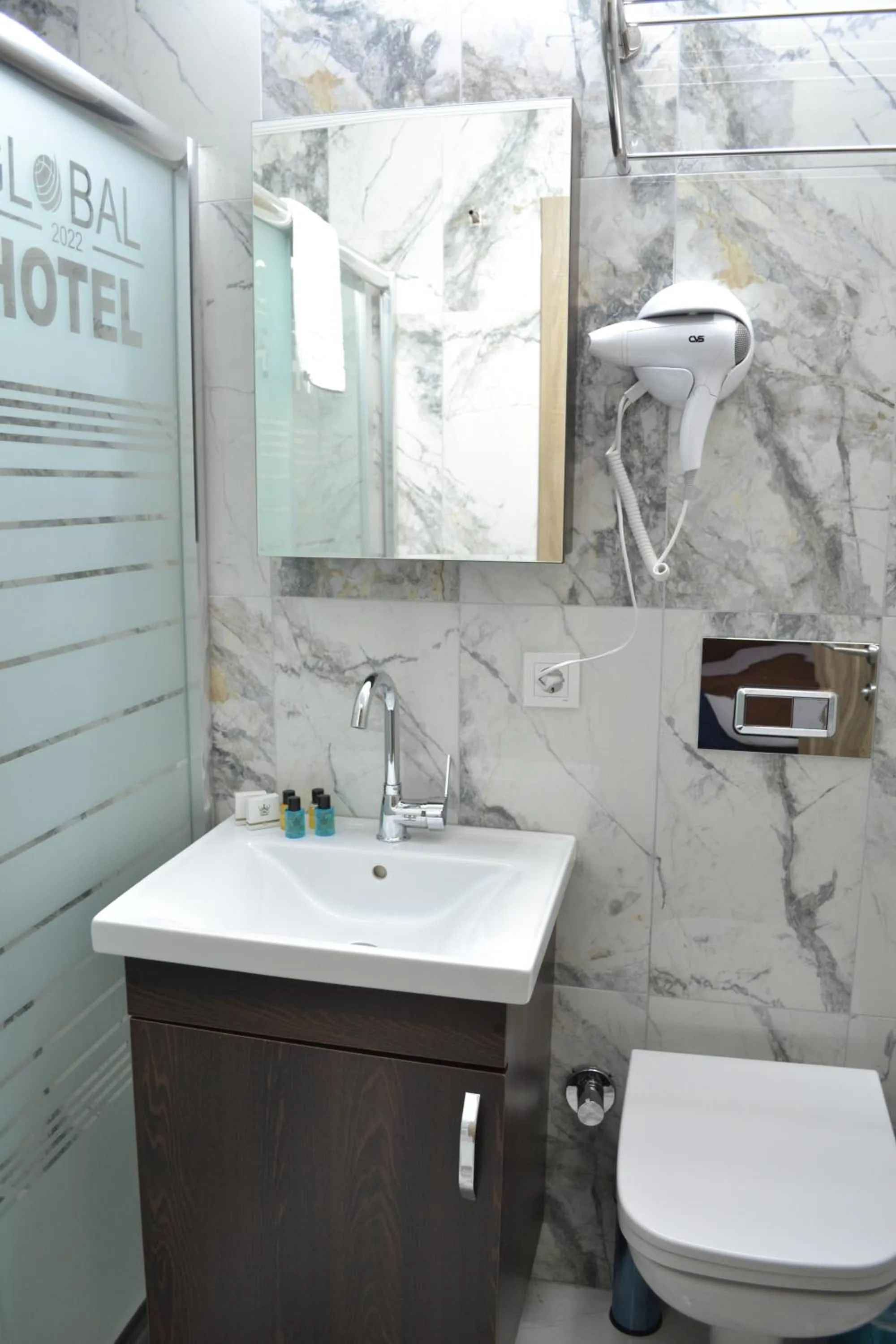 Shower in HOTEL GLOBAL 2022