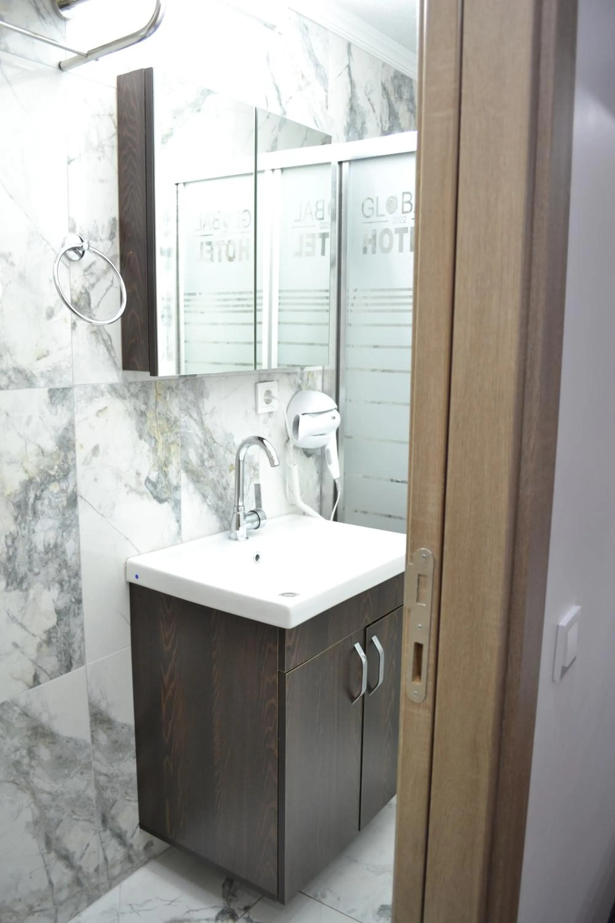 Shower in HOTEL GLOBAL 2022