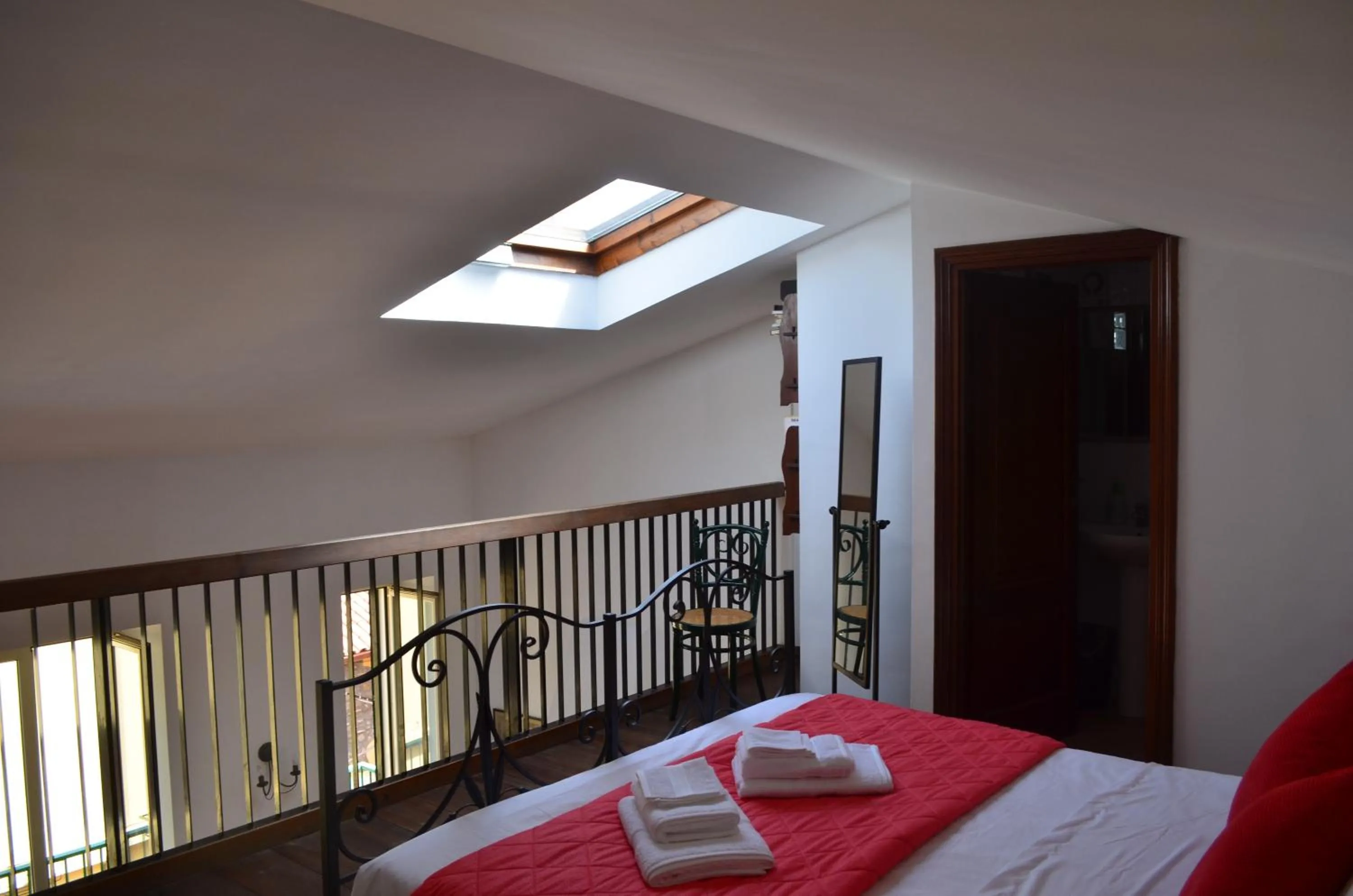 Bedroom, Bed in La luce del borgo