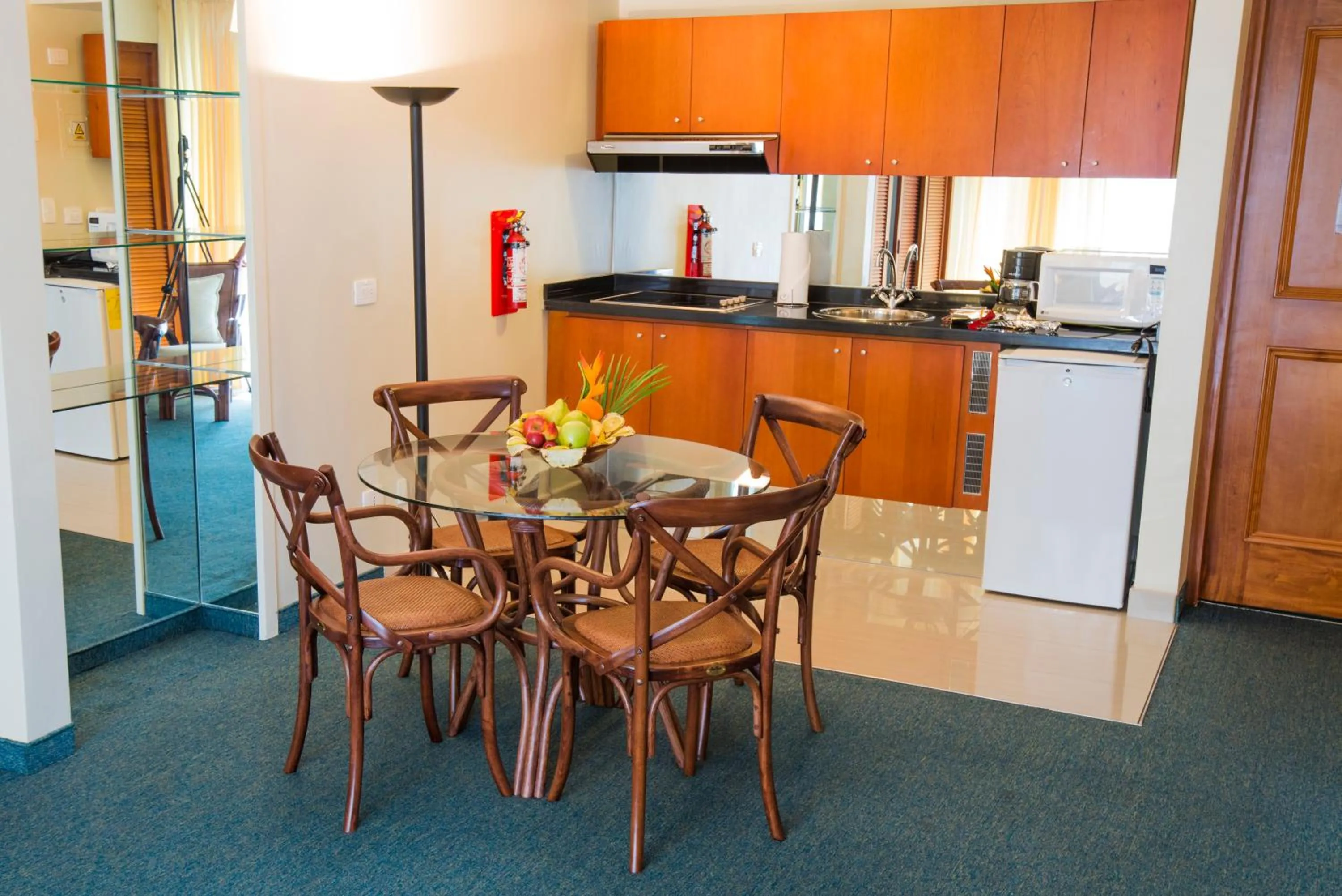kitchen in HOTEL ALTAMIRA SUITES
