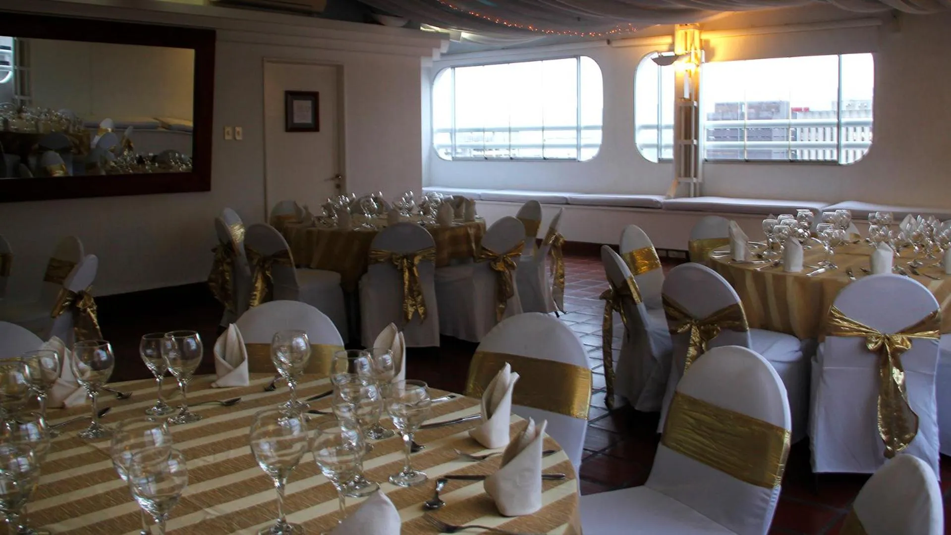 Meeting/conference room in HOTEL ALTAMIRA SUITES