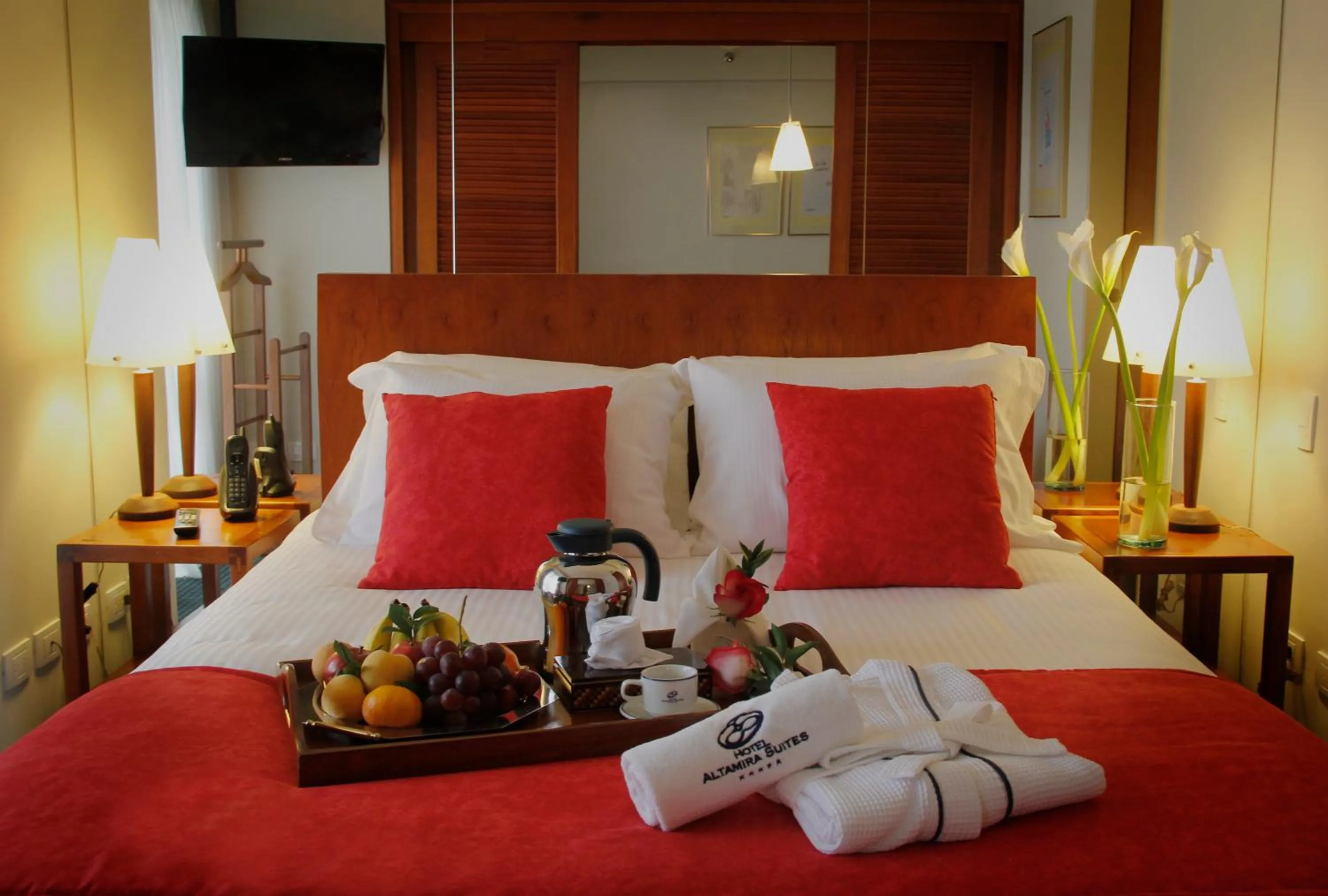 Bedroom, Bed in HOTEL ALTAMIRA SUITES