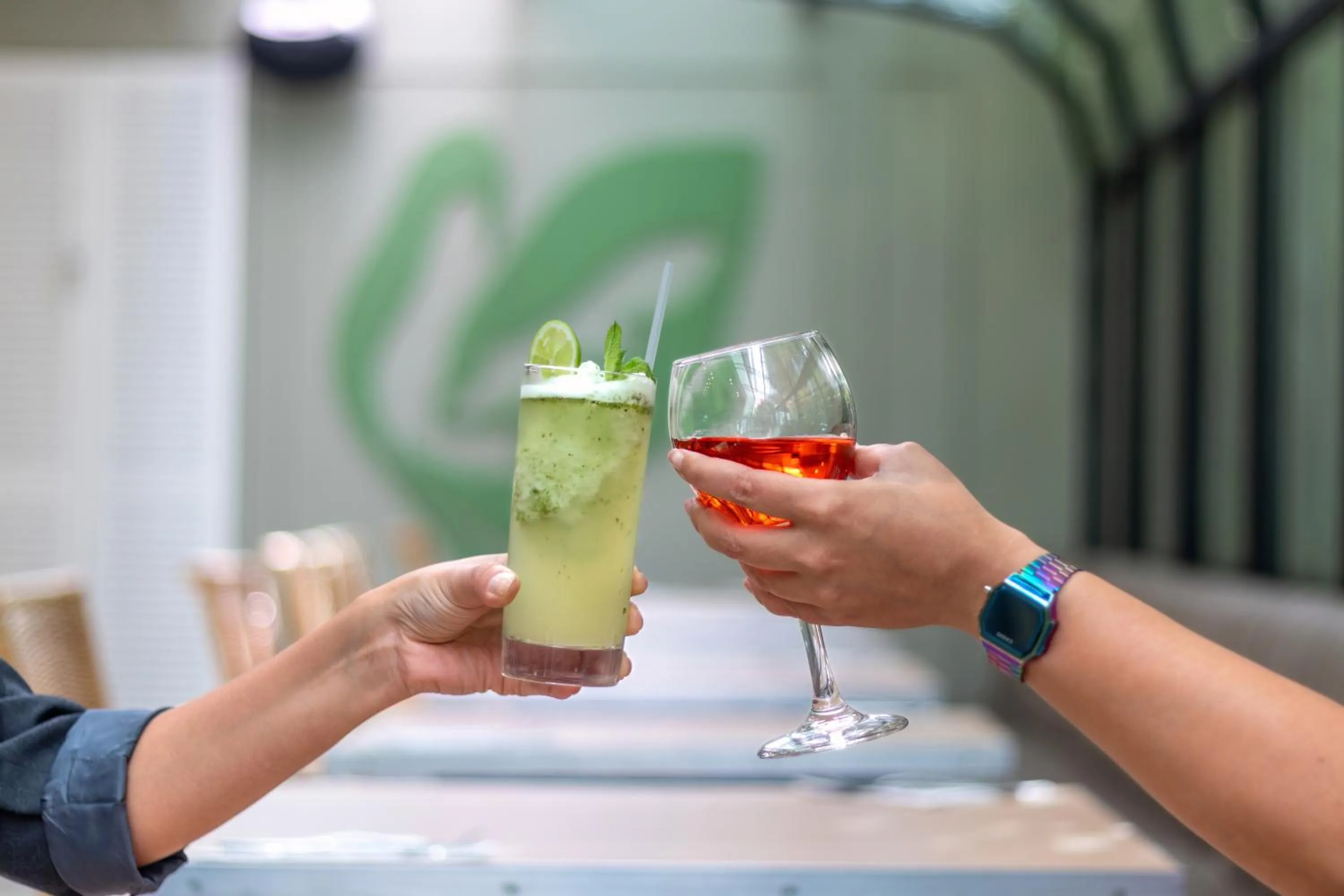 Restaurant/places to eat in HOTEL ALTAMIRA SUITES