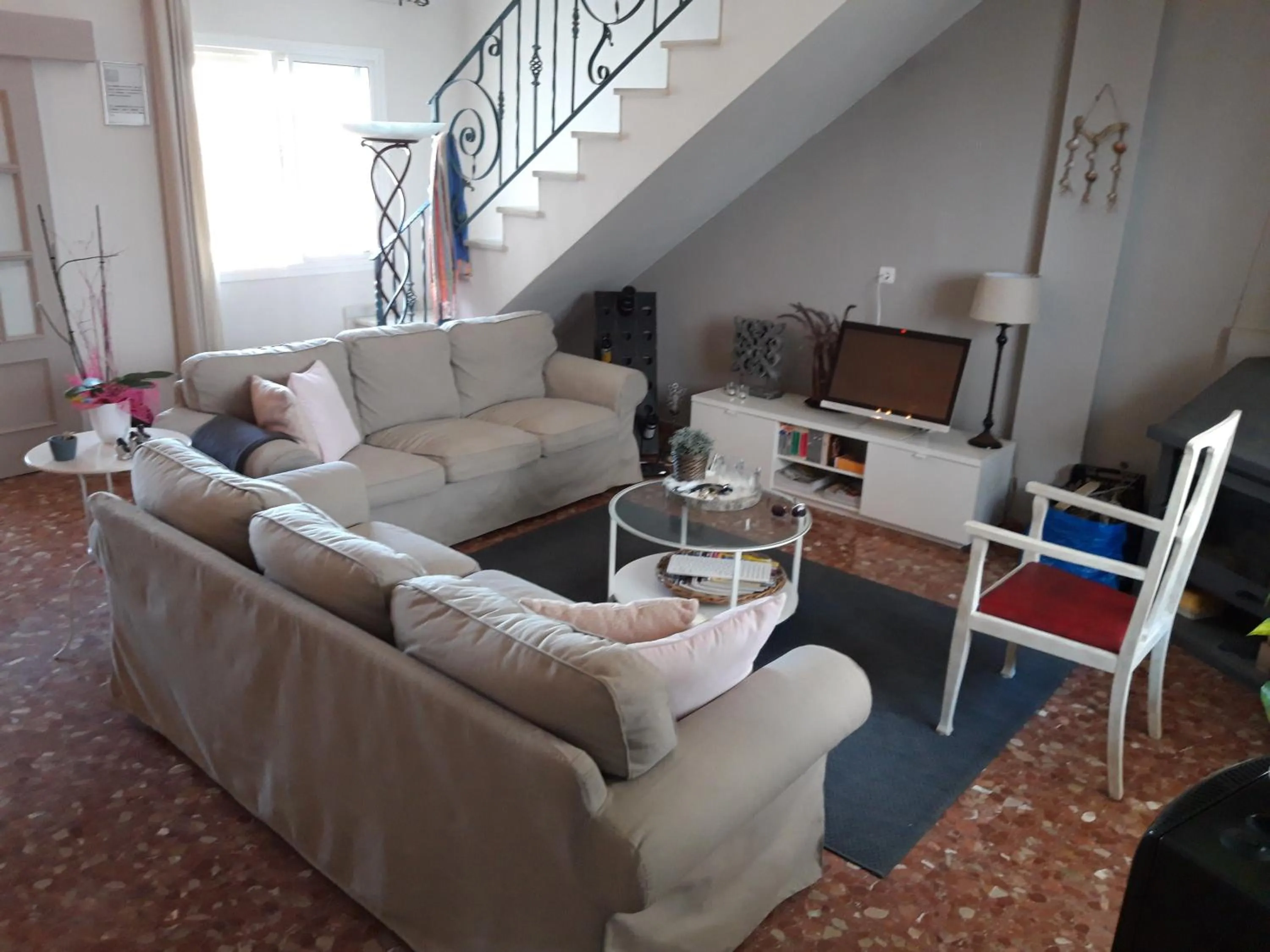 Communal lounge/ TV room in B&B Villa Deseada