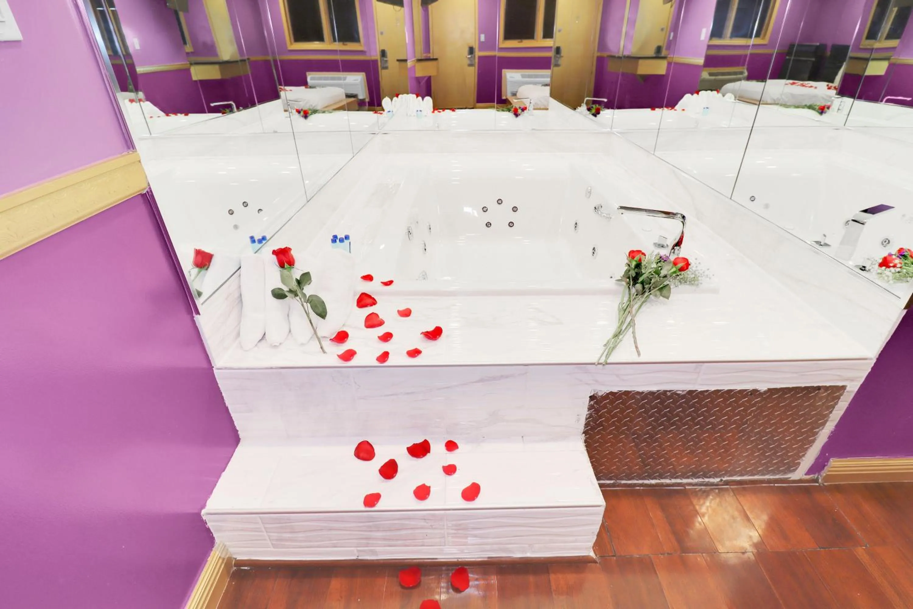 Massage in Hollywood Motel