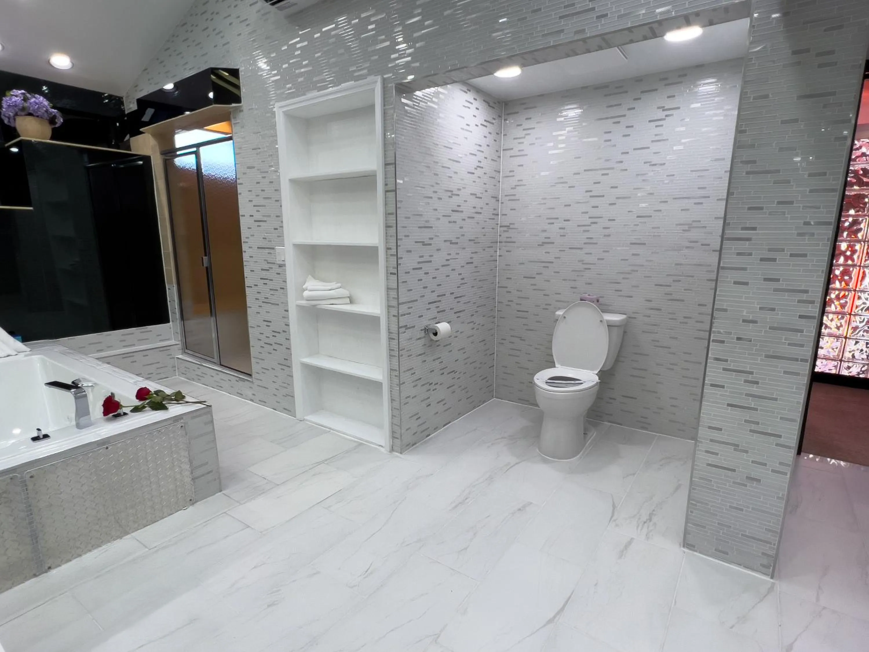 Bathroom in Hollywood Motel