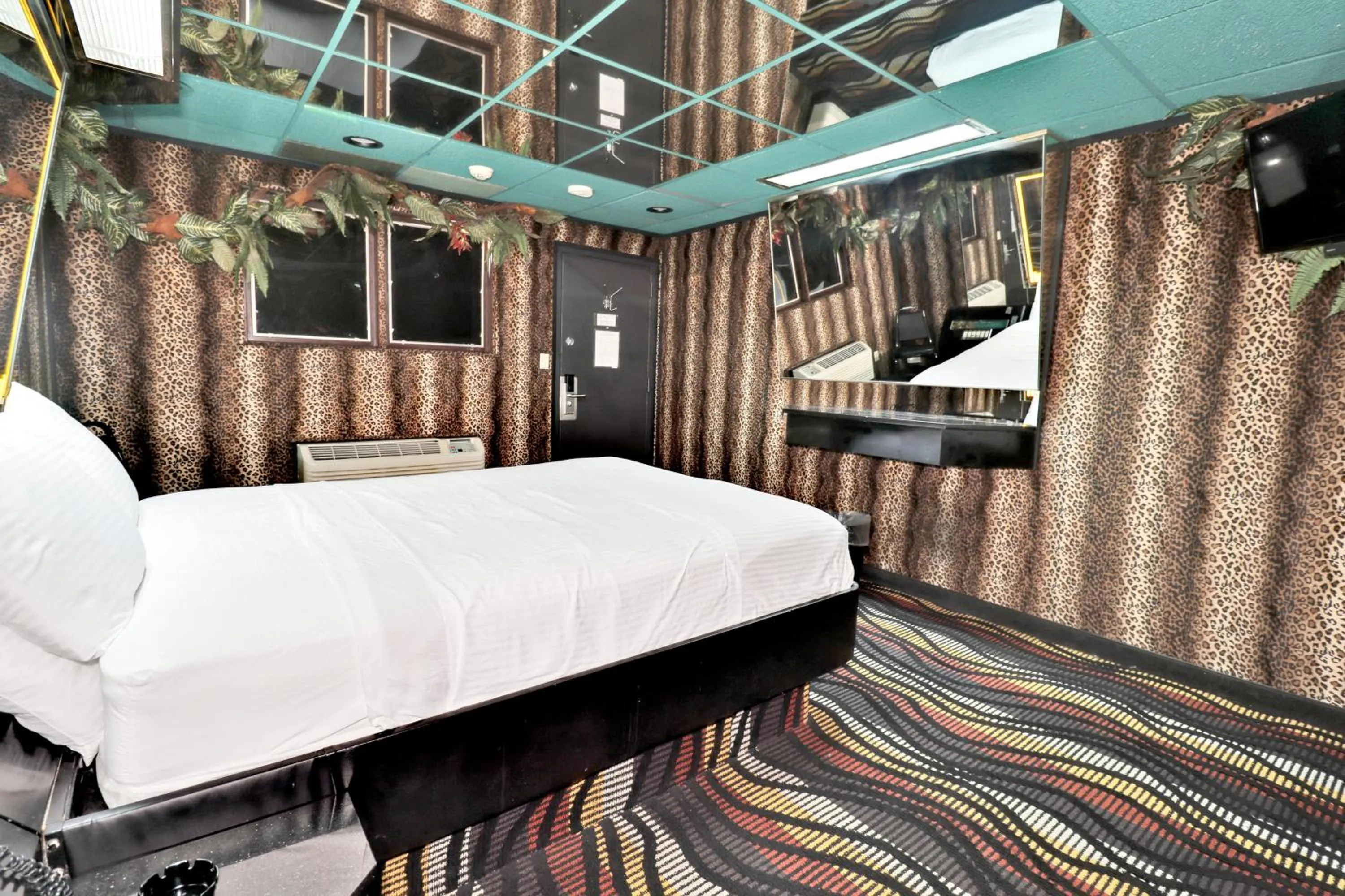 Bedroom, Bed in Hollywood Motel