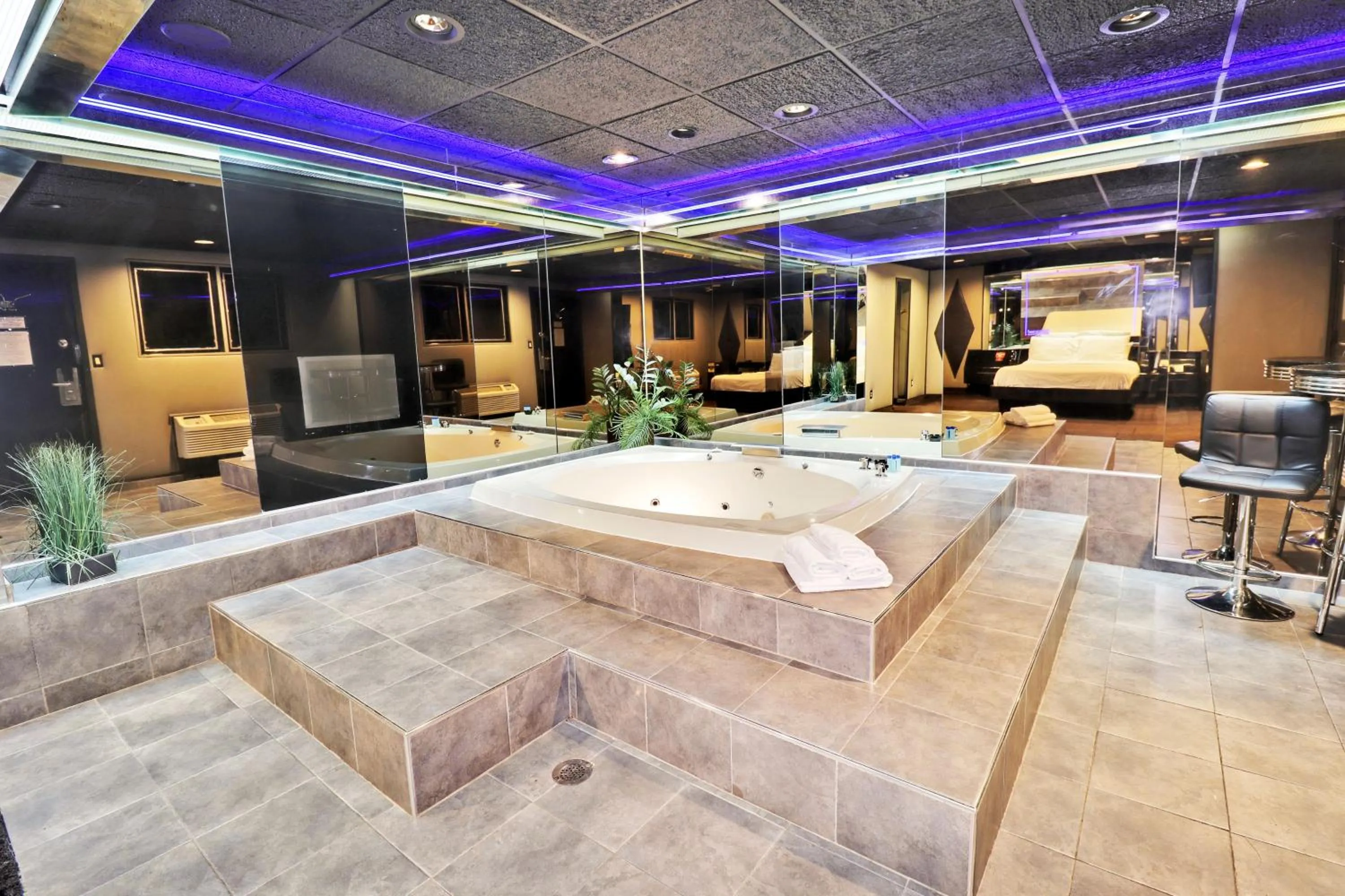 Massage in Hollywood Motel