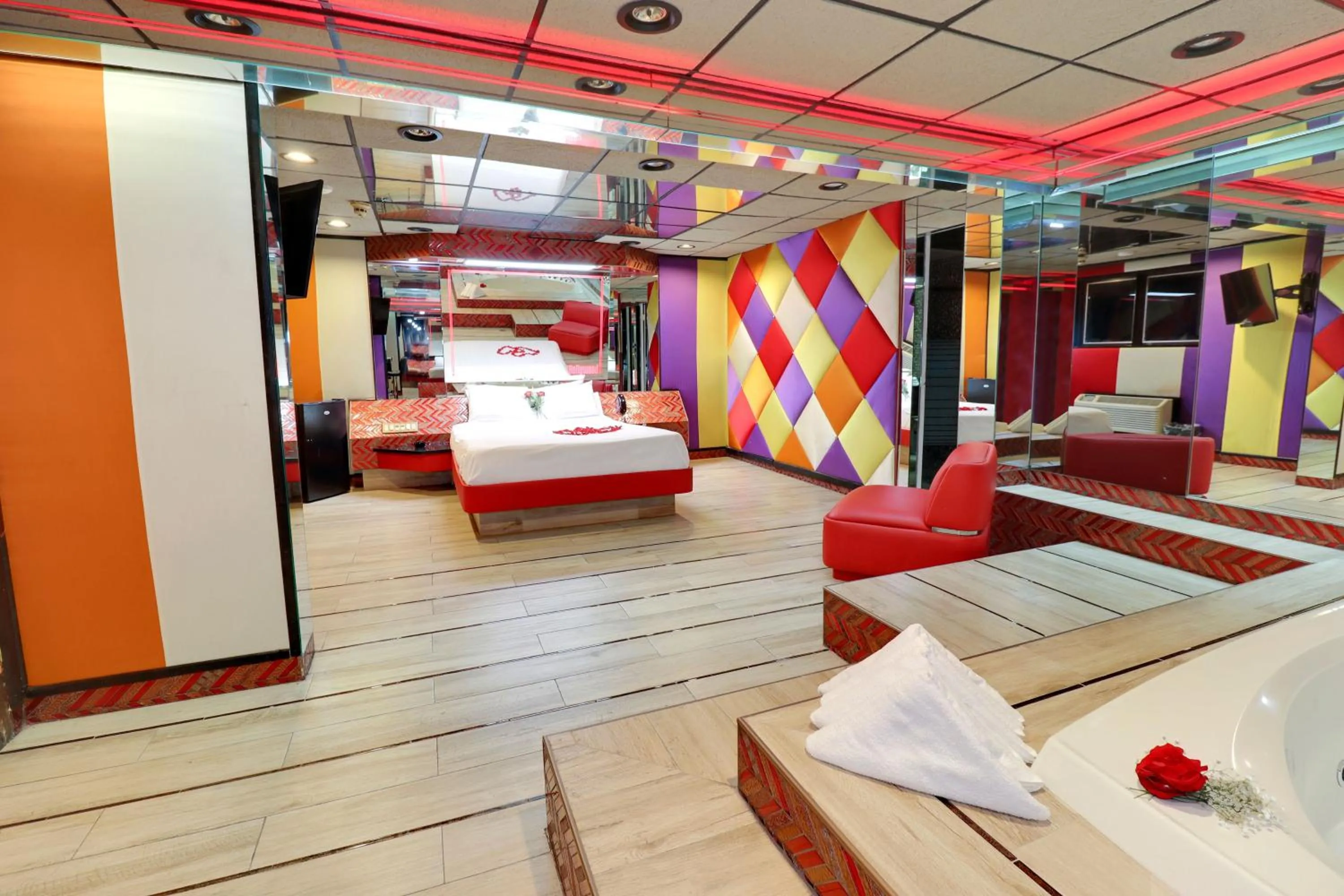 Bedroom, Bed in Hollywood Motel