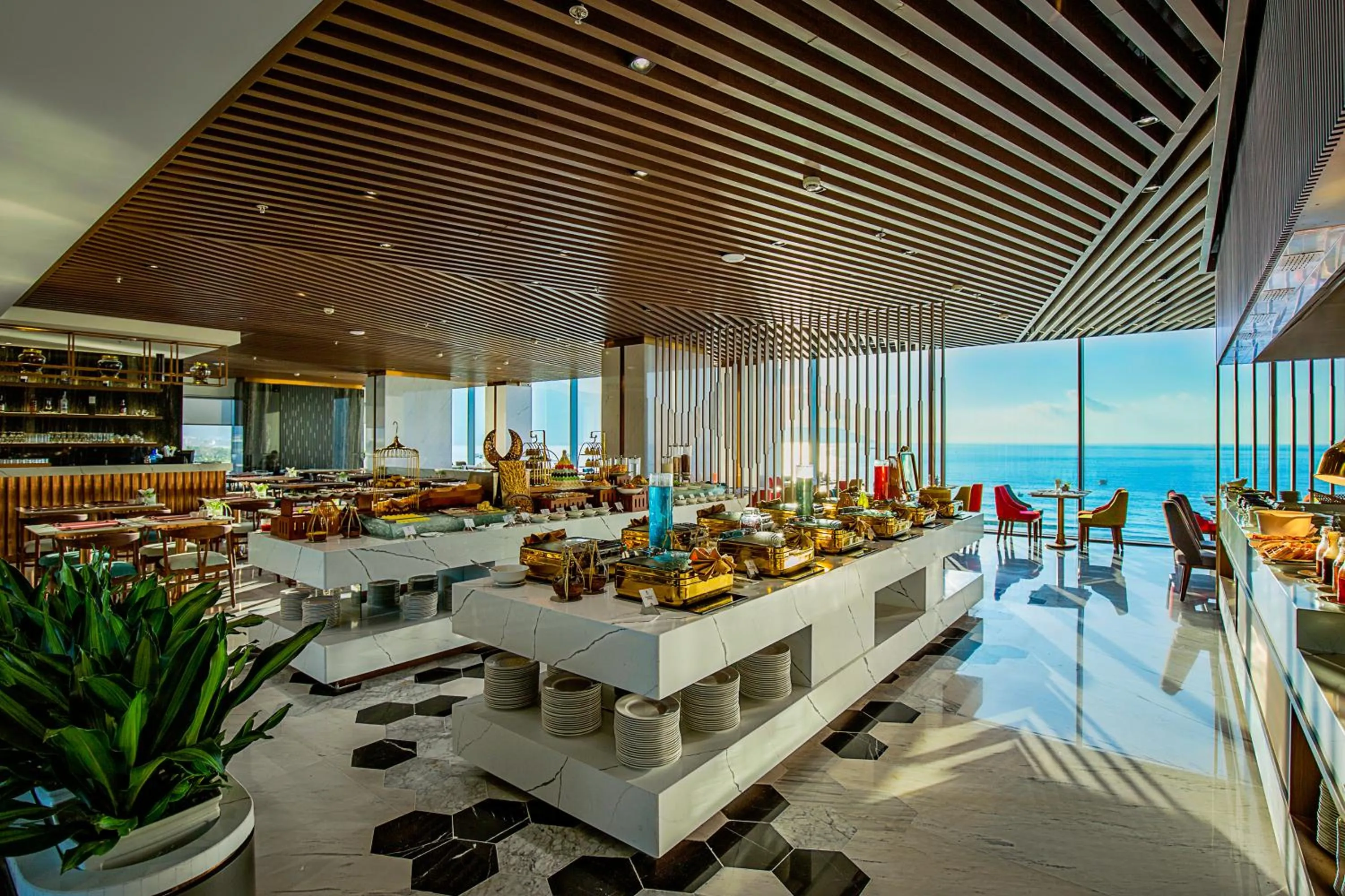 Restaurant/places to eat in Le Sands Oceanfront Danang Hotel