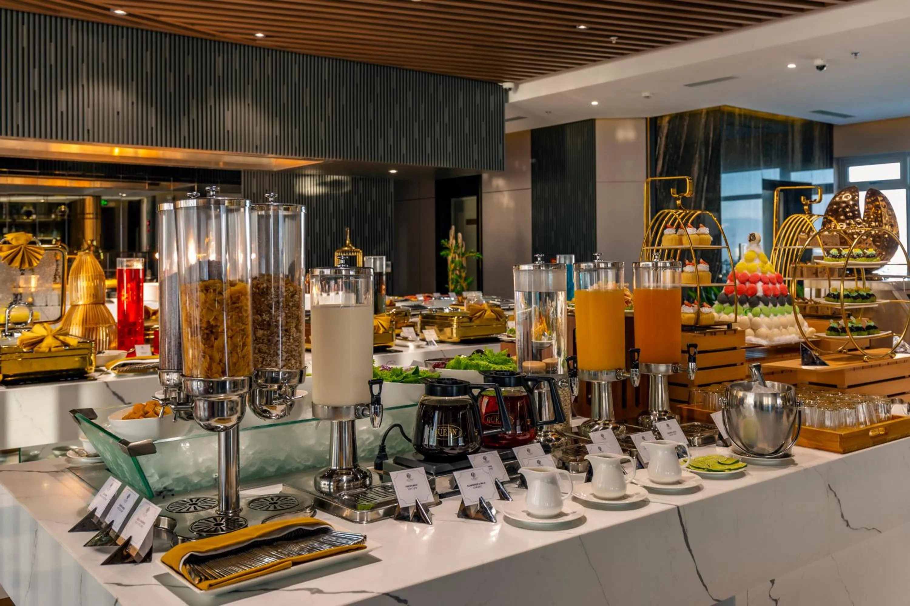 Restaurant/places to eat in Le Sands Oceanfront Danang Hotel