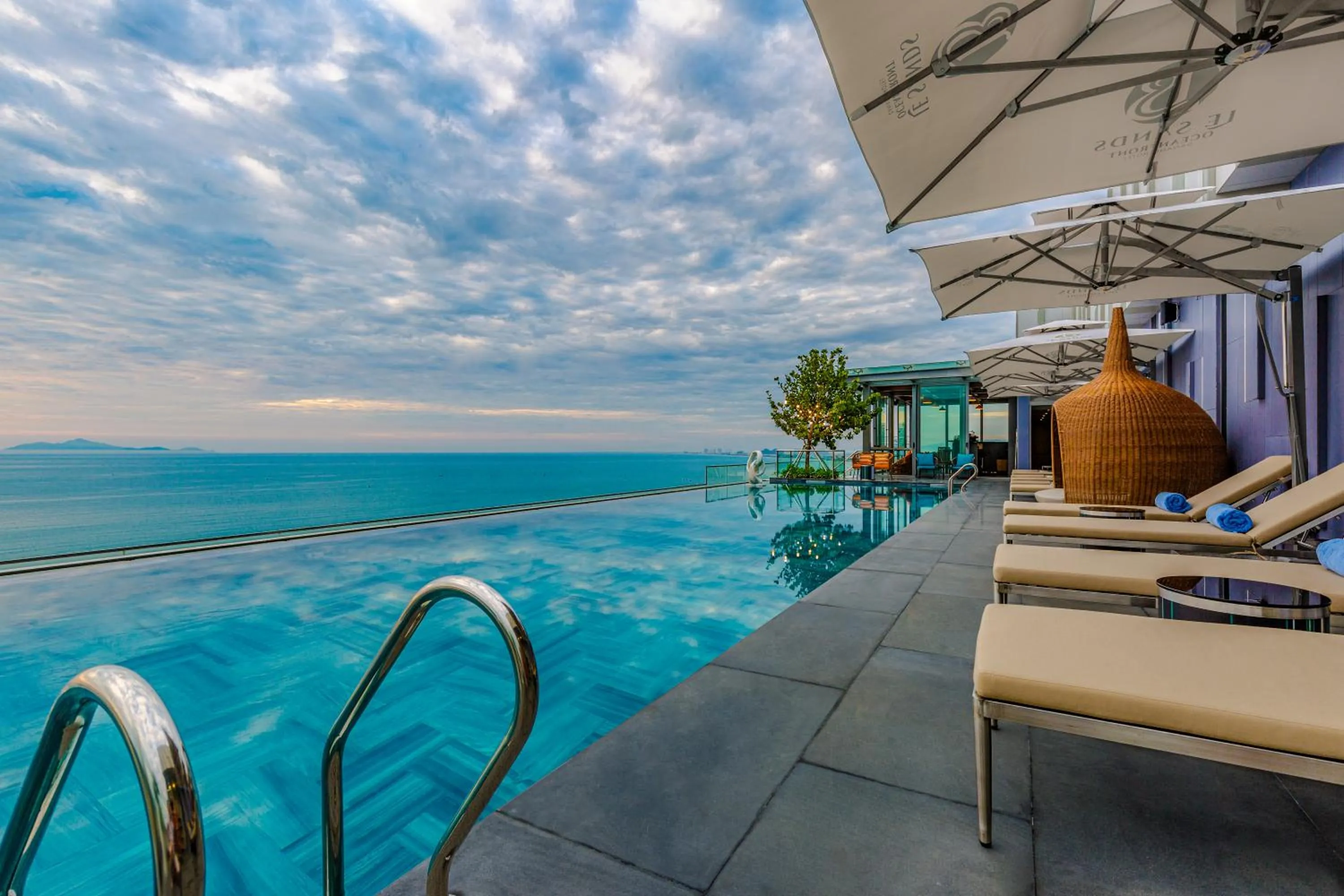 Swimming pool in Le Sands Oceanfront Danang Hotel