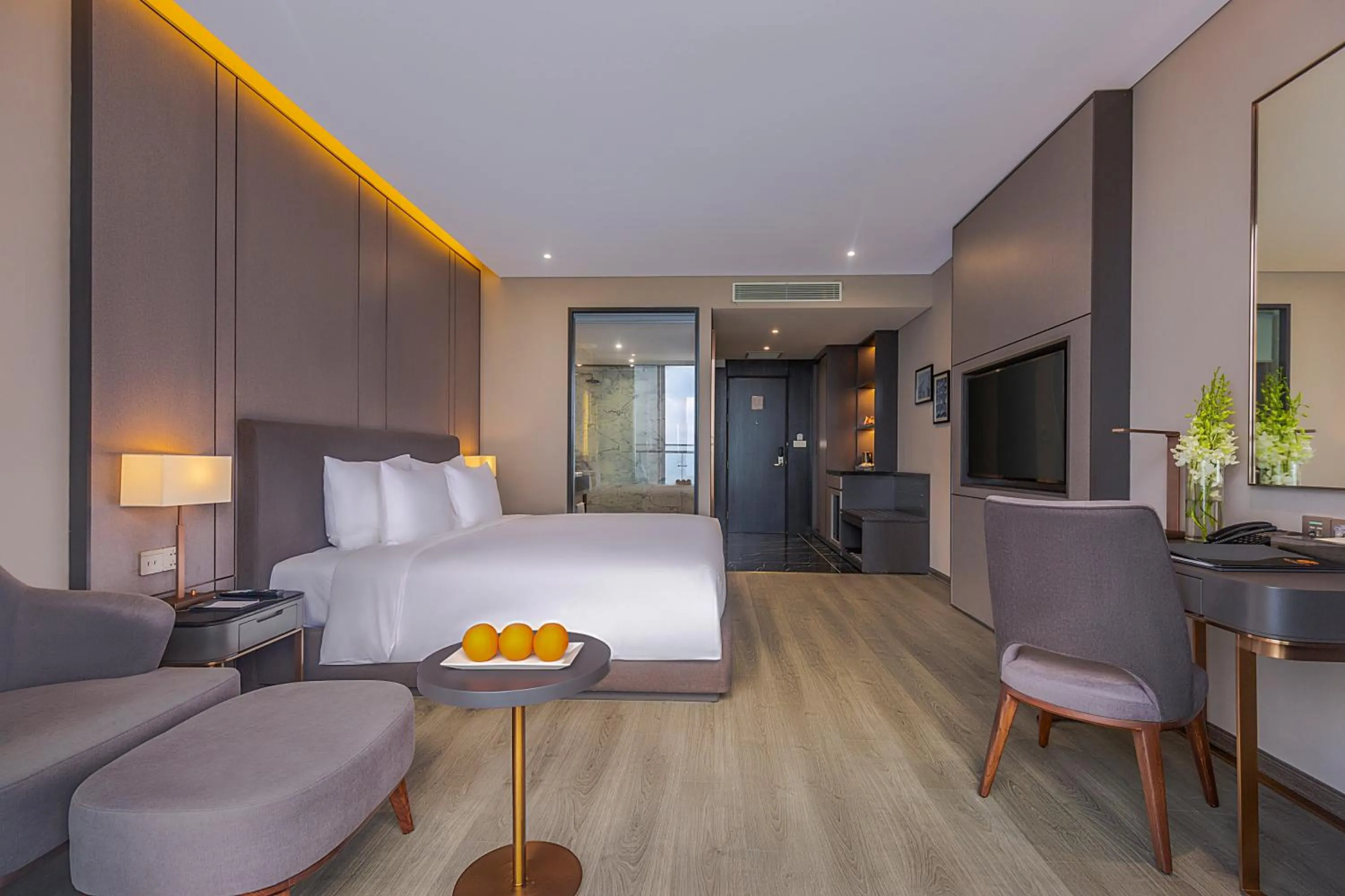 Shower, Bed in Le Sands Oceanfront Danang Hotel