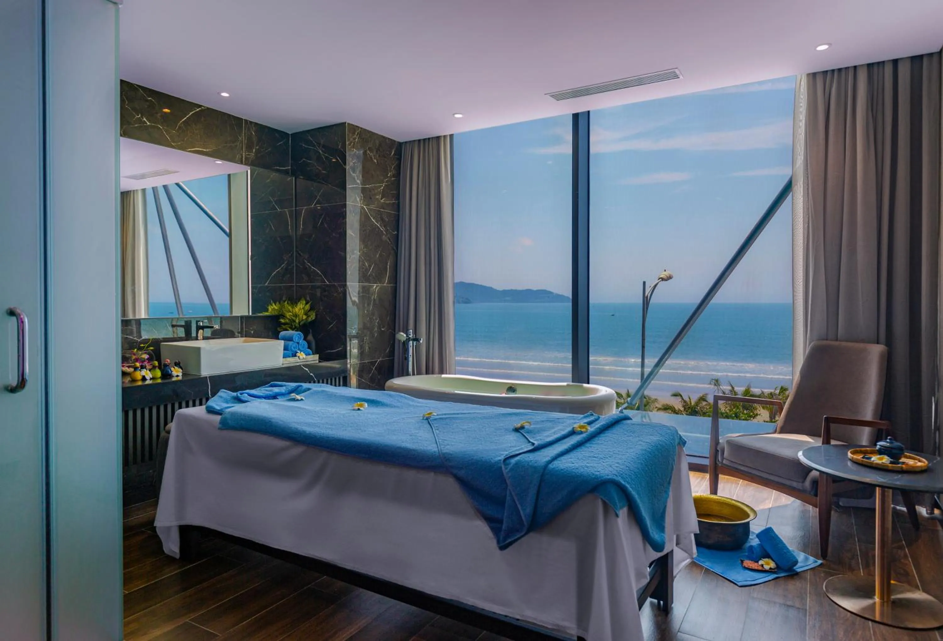 Spa and wellness centre/facilities, Bed in Le Sands Oceanfront Danang Hotel