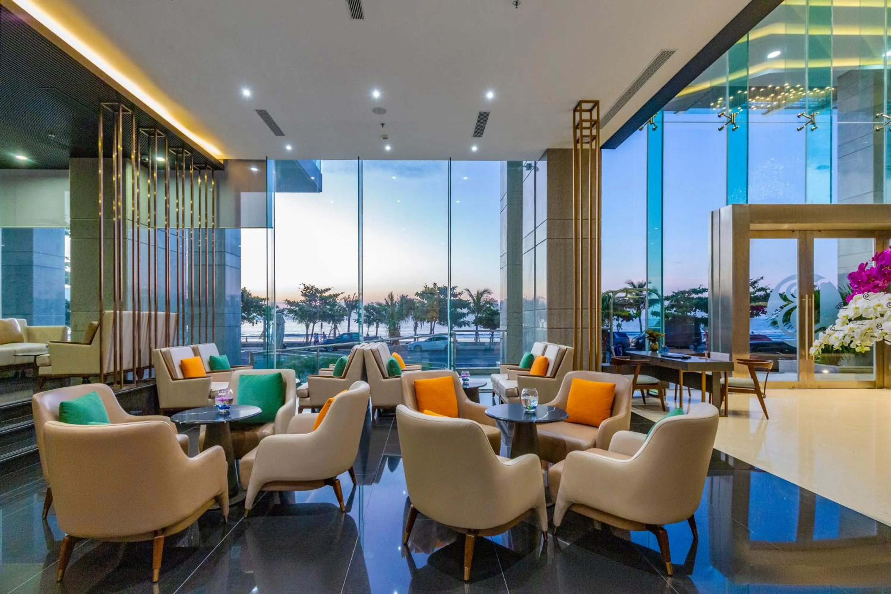 Lounge or bar in Le Sands Oceanfront Danang Hotel